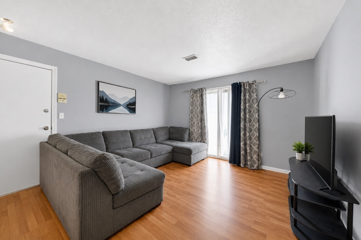526 3rd St Property Photo 19