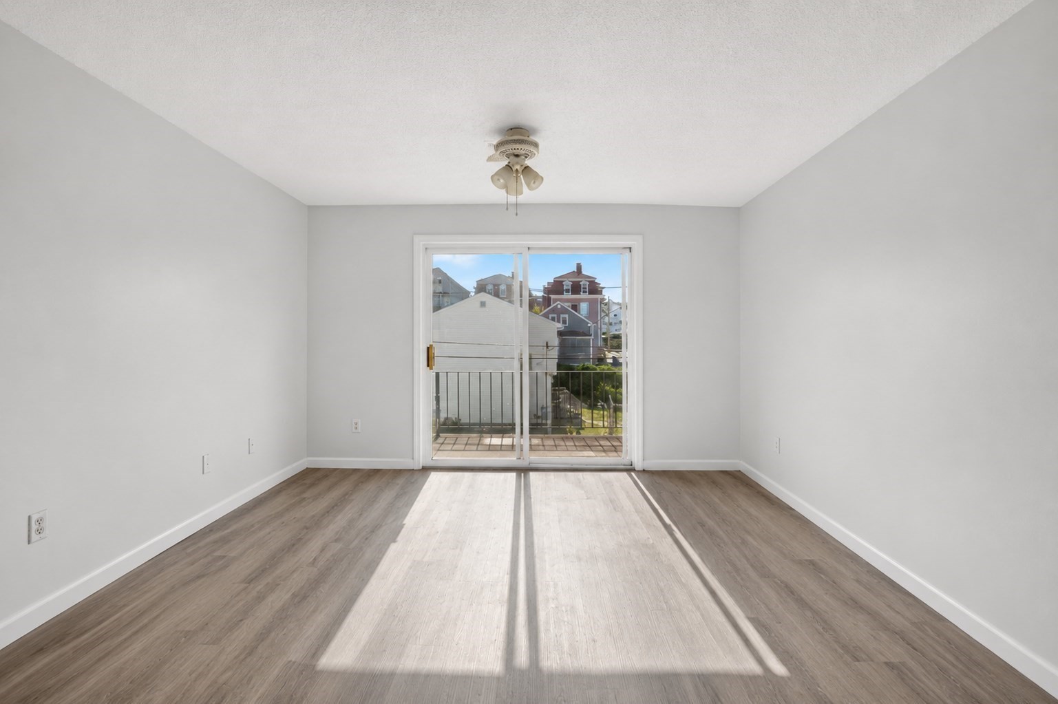 526 3rd St Property Photo 20