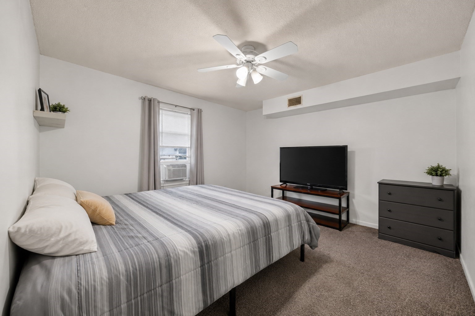 526 3rd St Property Photo 30
