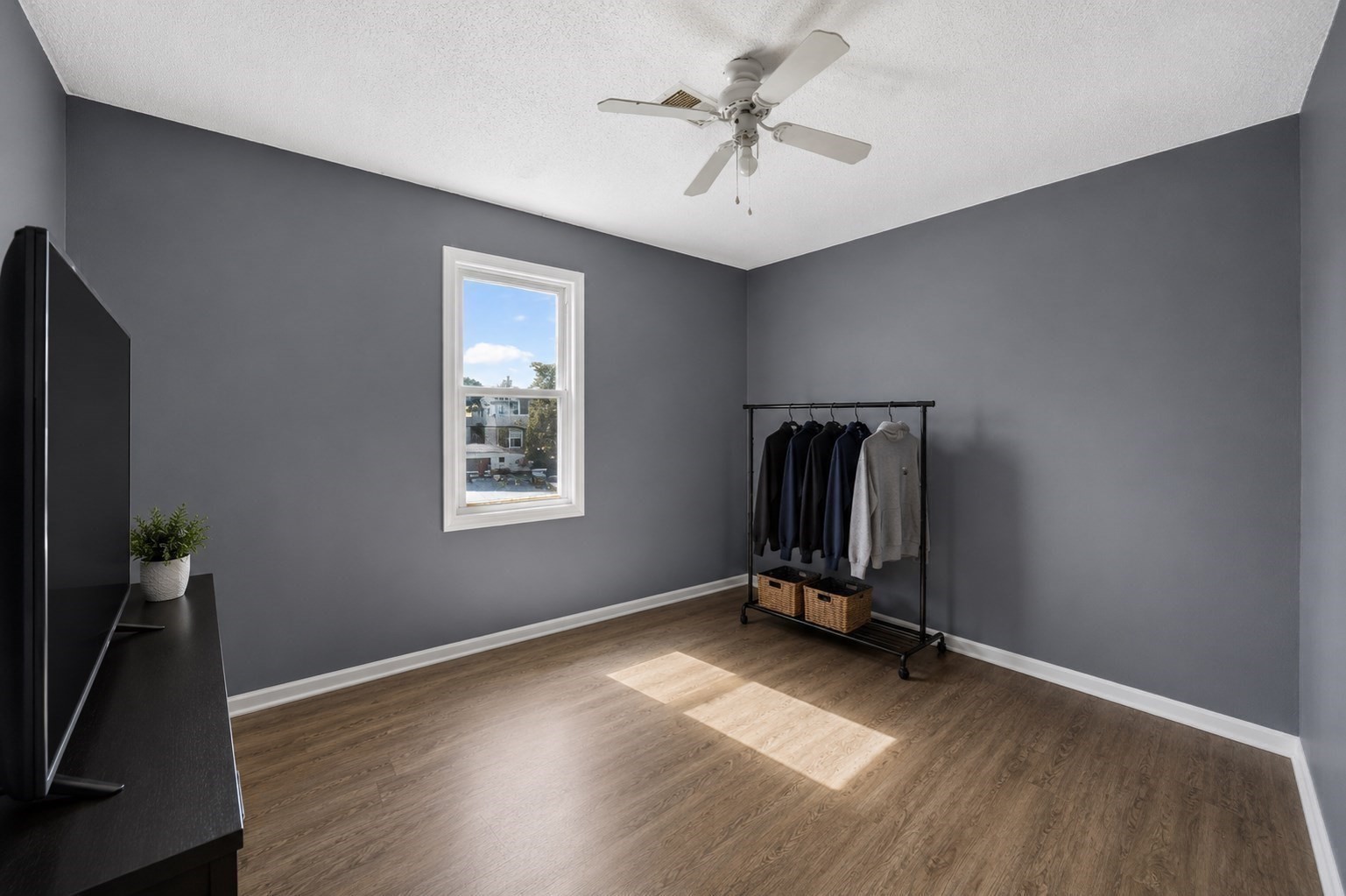 526 3rd St Property Photo 32