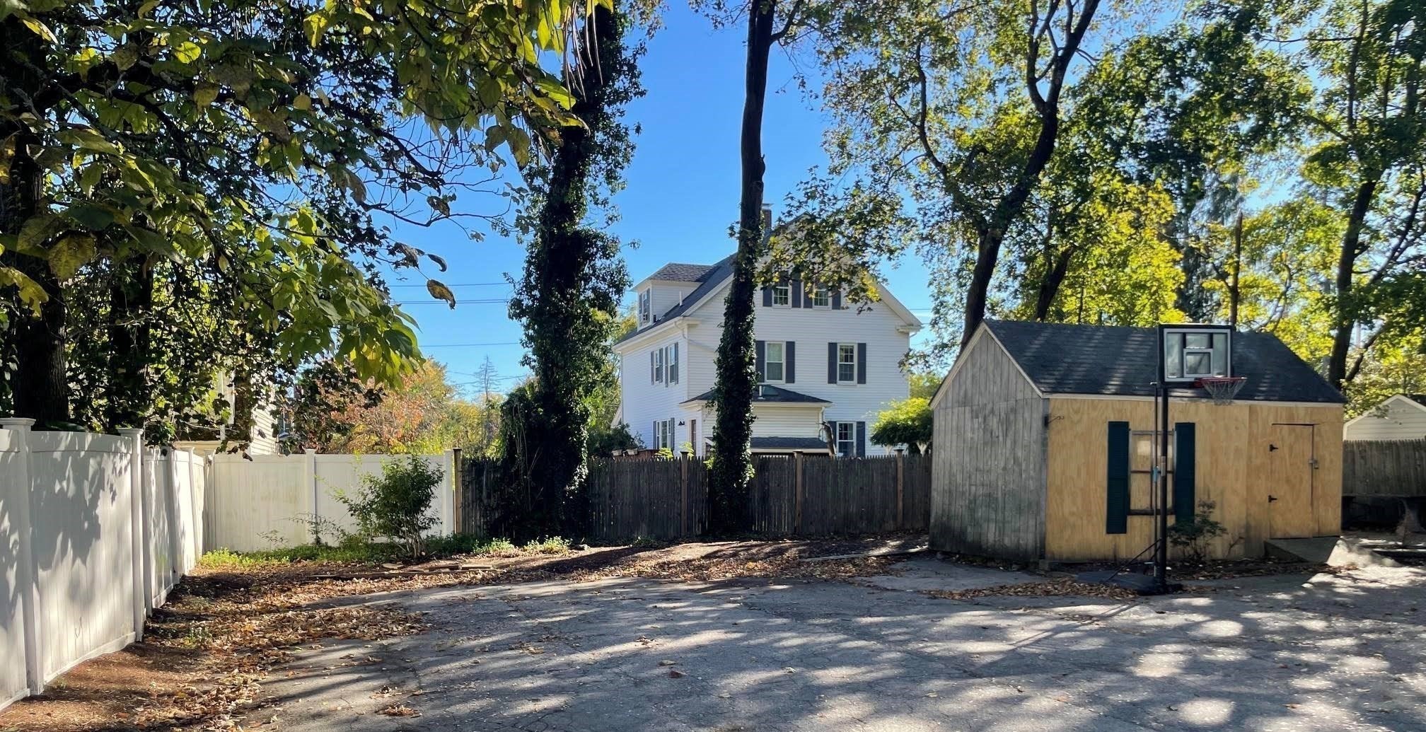 166 Chauncy St Property Photo 4