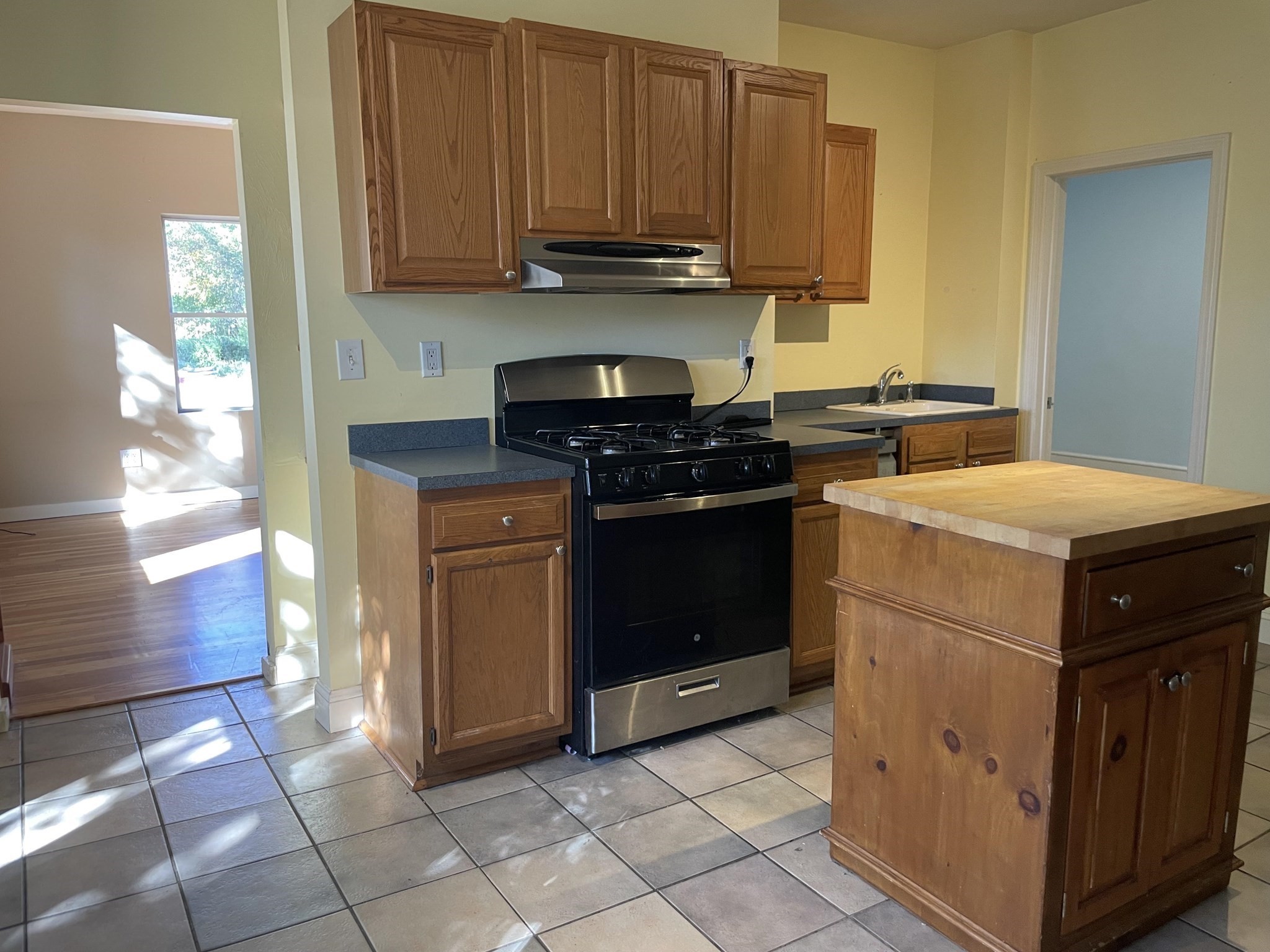 166 Chauncy St Property Photo 5