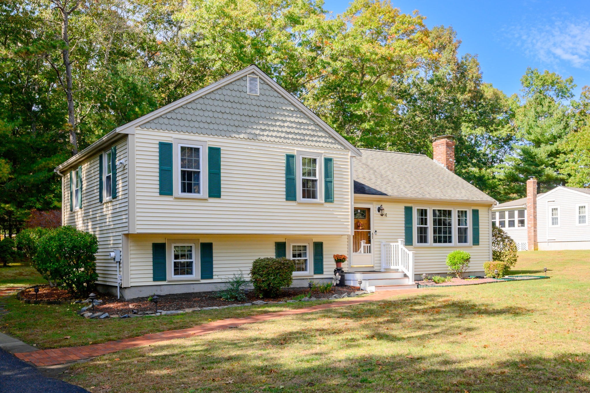 4 Charlotte Dr