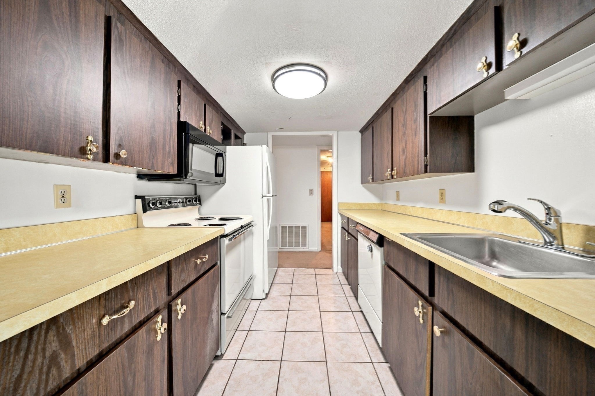 36 Jessica Dr Property Photo 11