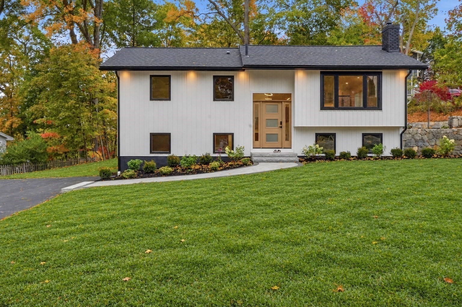 66 Ontario Dr Property Photo 2