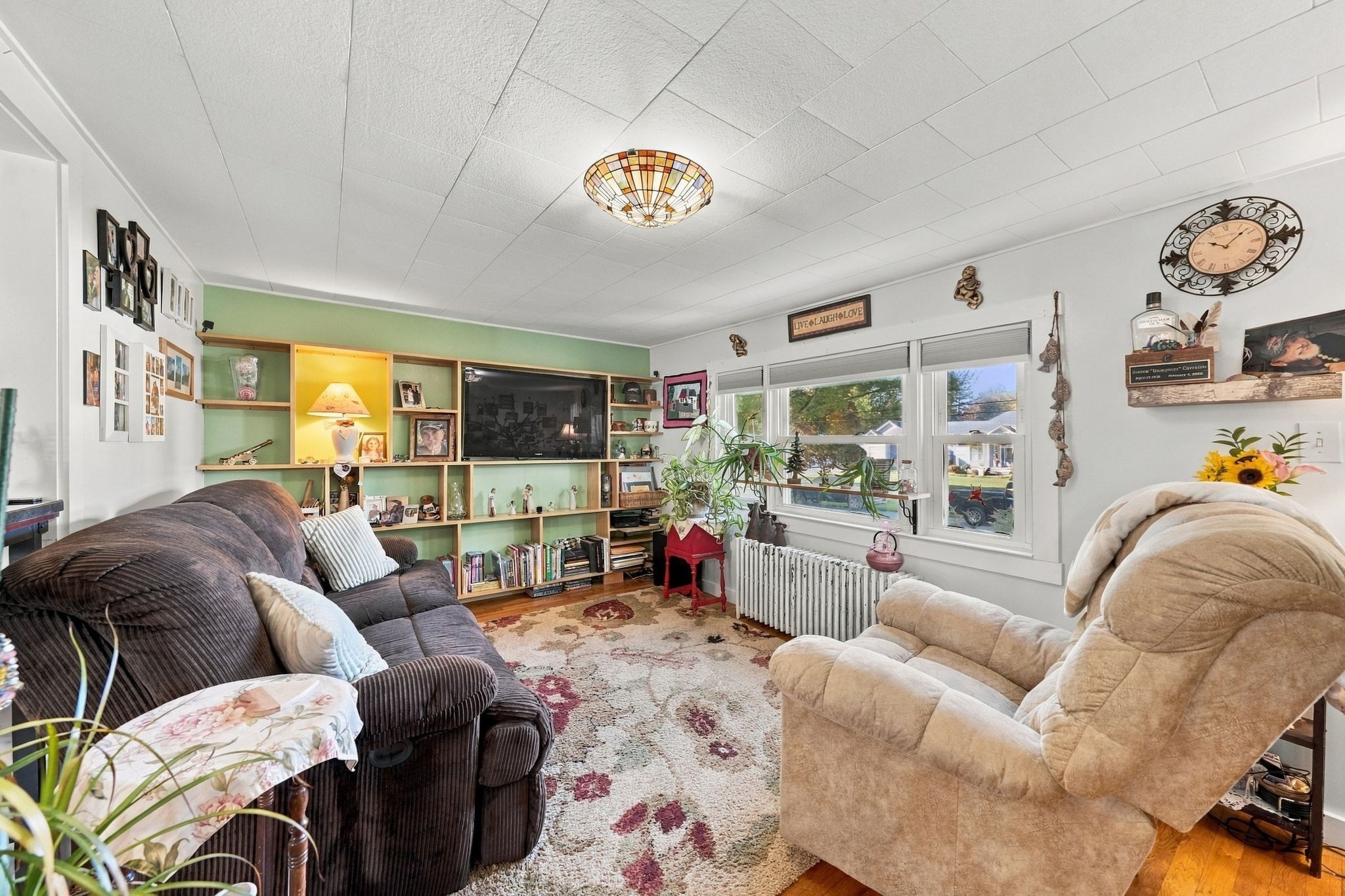 93 Washington St Property Photo 4
