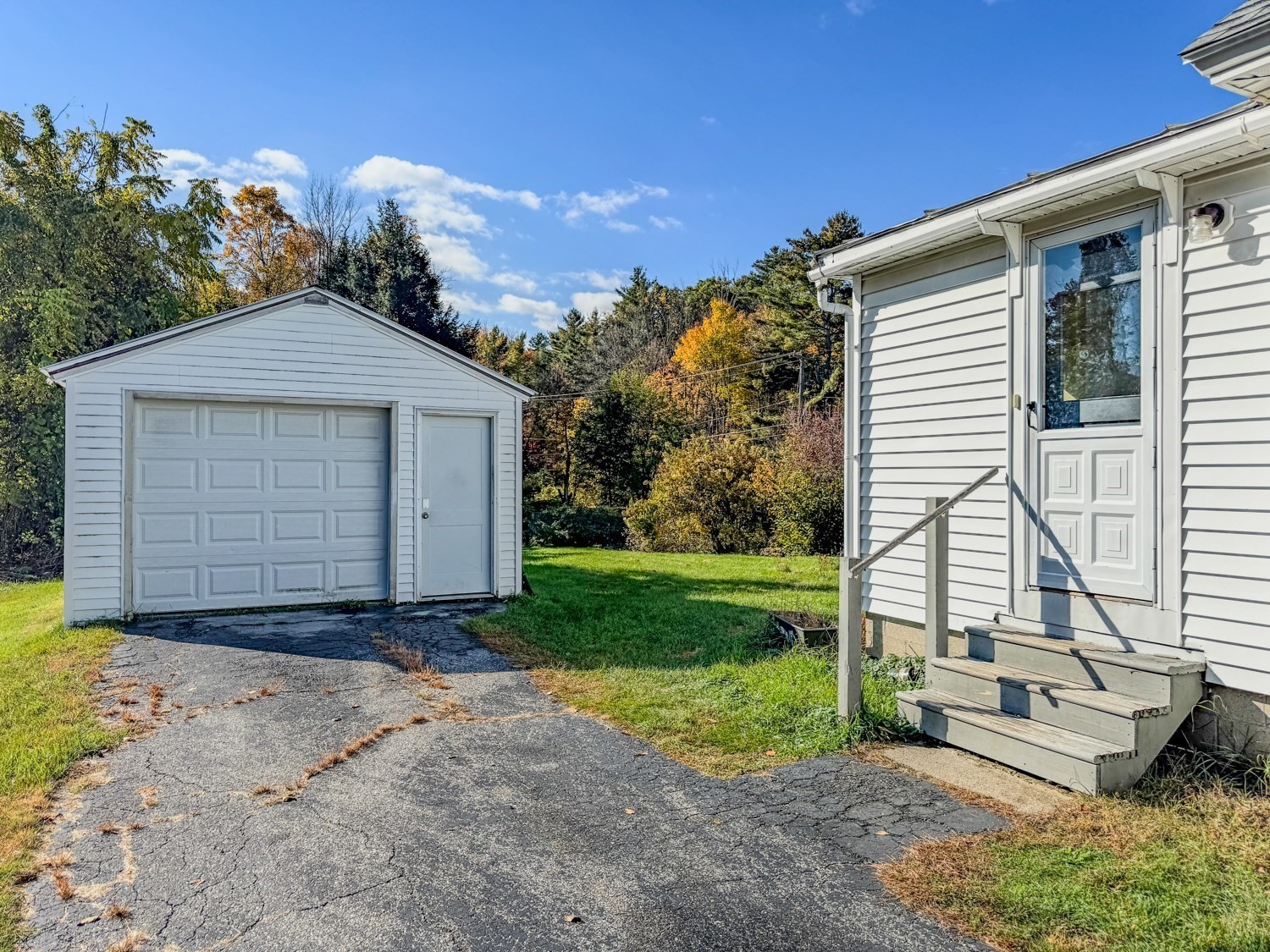81 Maple Street Property Photo 4