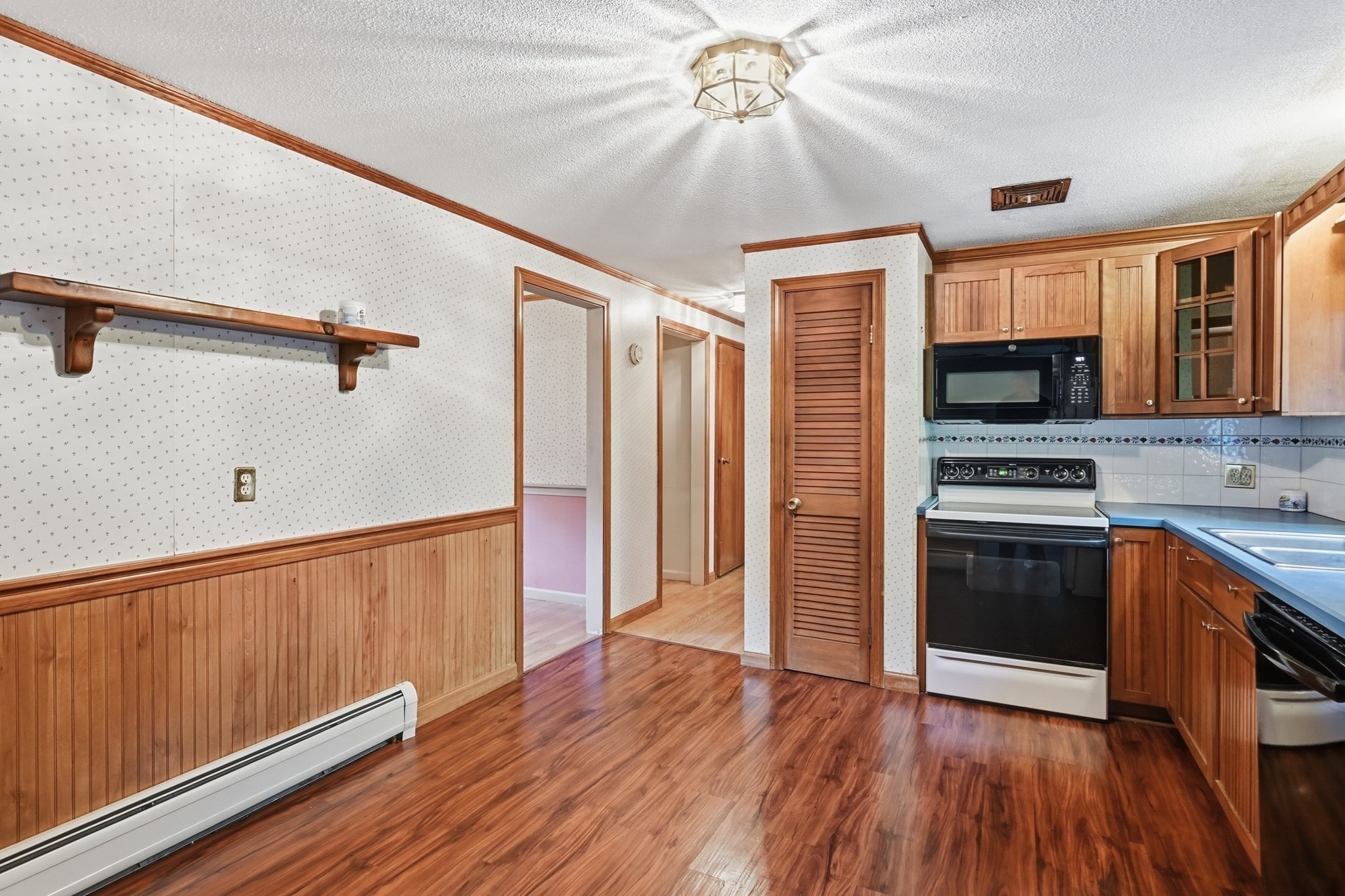 13 Addison Rd Property Photo 14