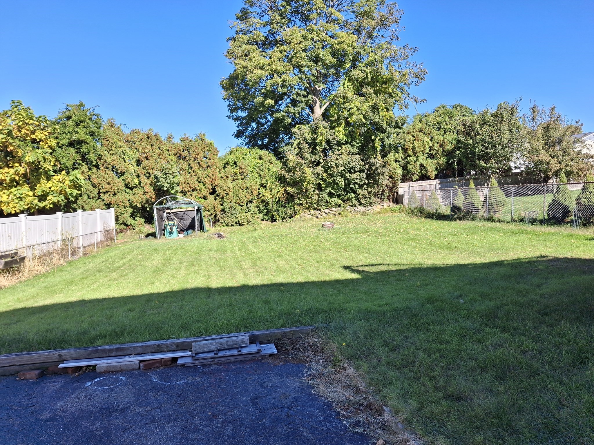 30 Riverview St Property Photo 4