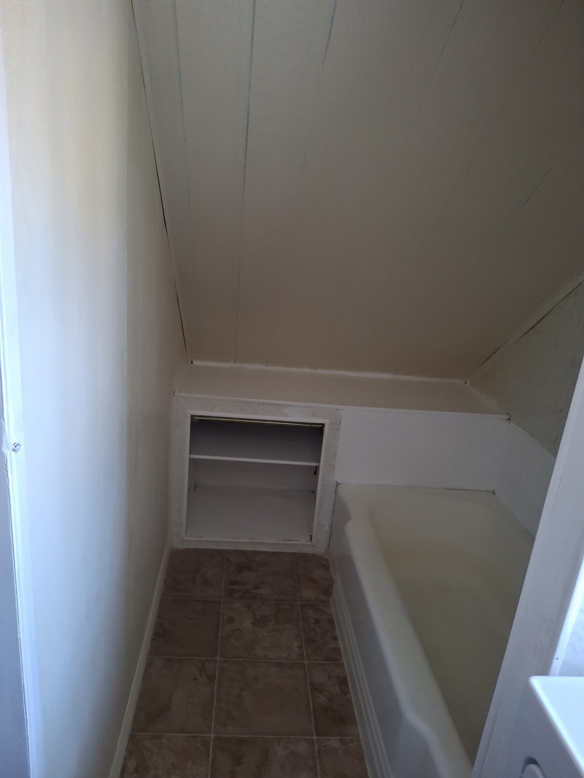 30 Riverview St Property Photo 13