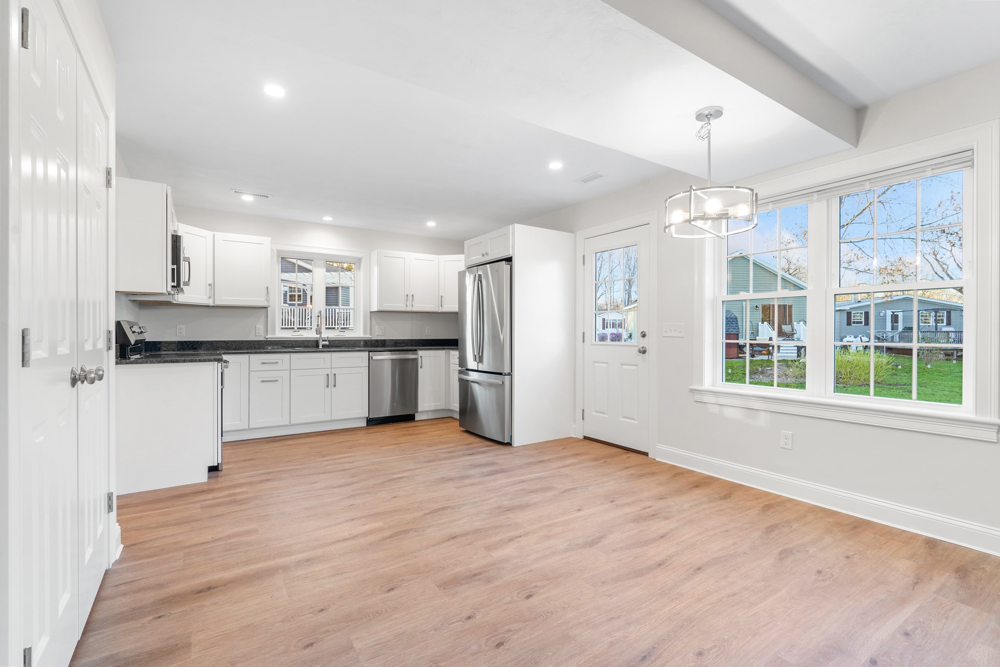57 Maple Ave # D Property Photo 5