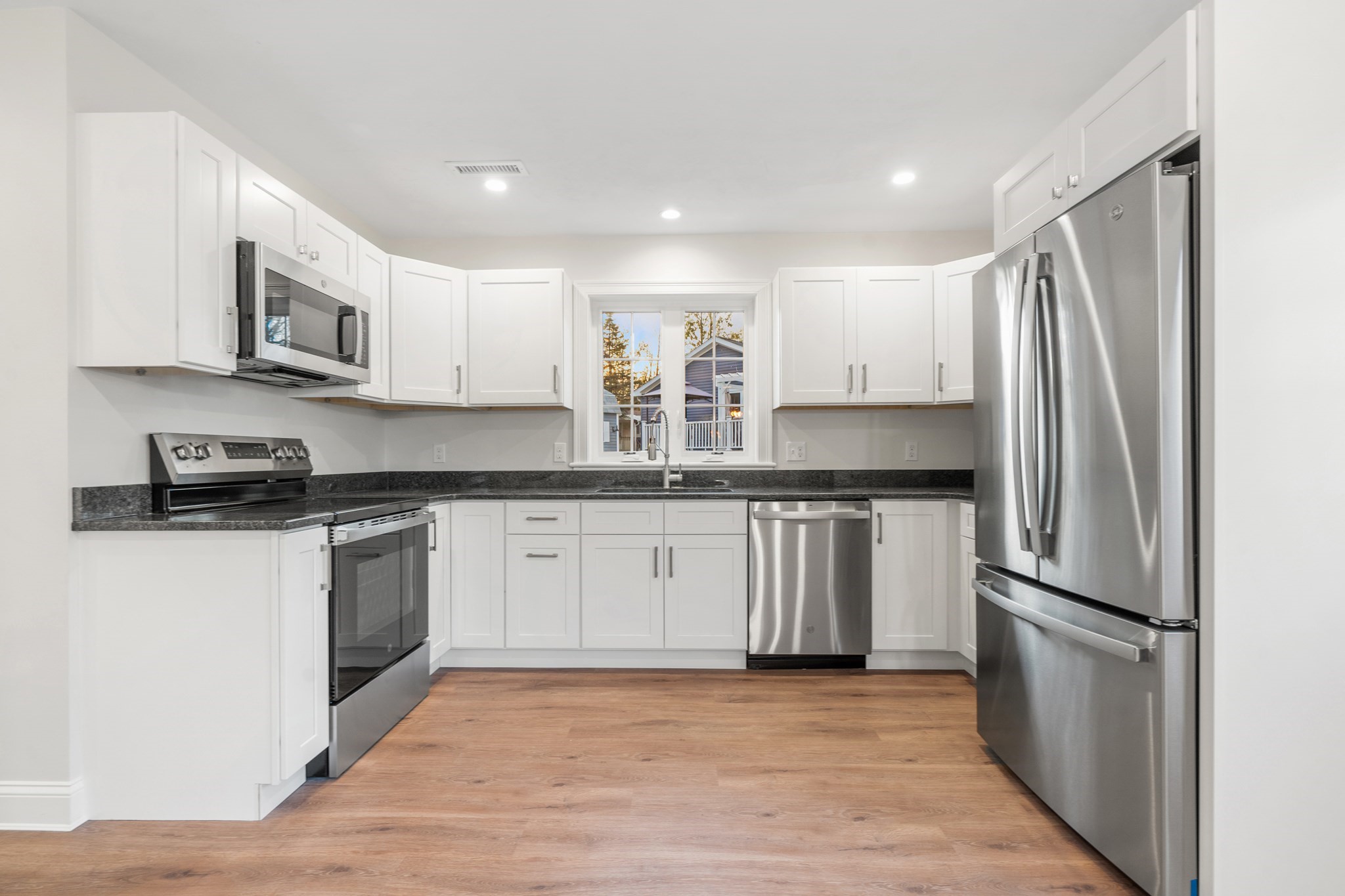 57 Maple Ave # D Property Photo 6
