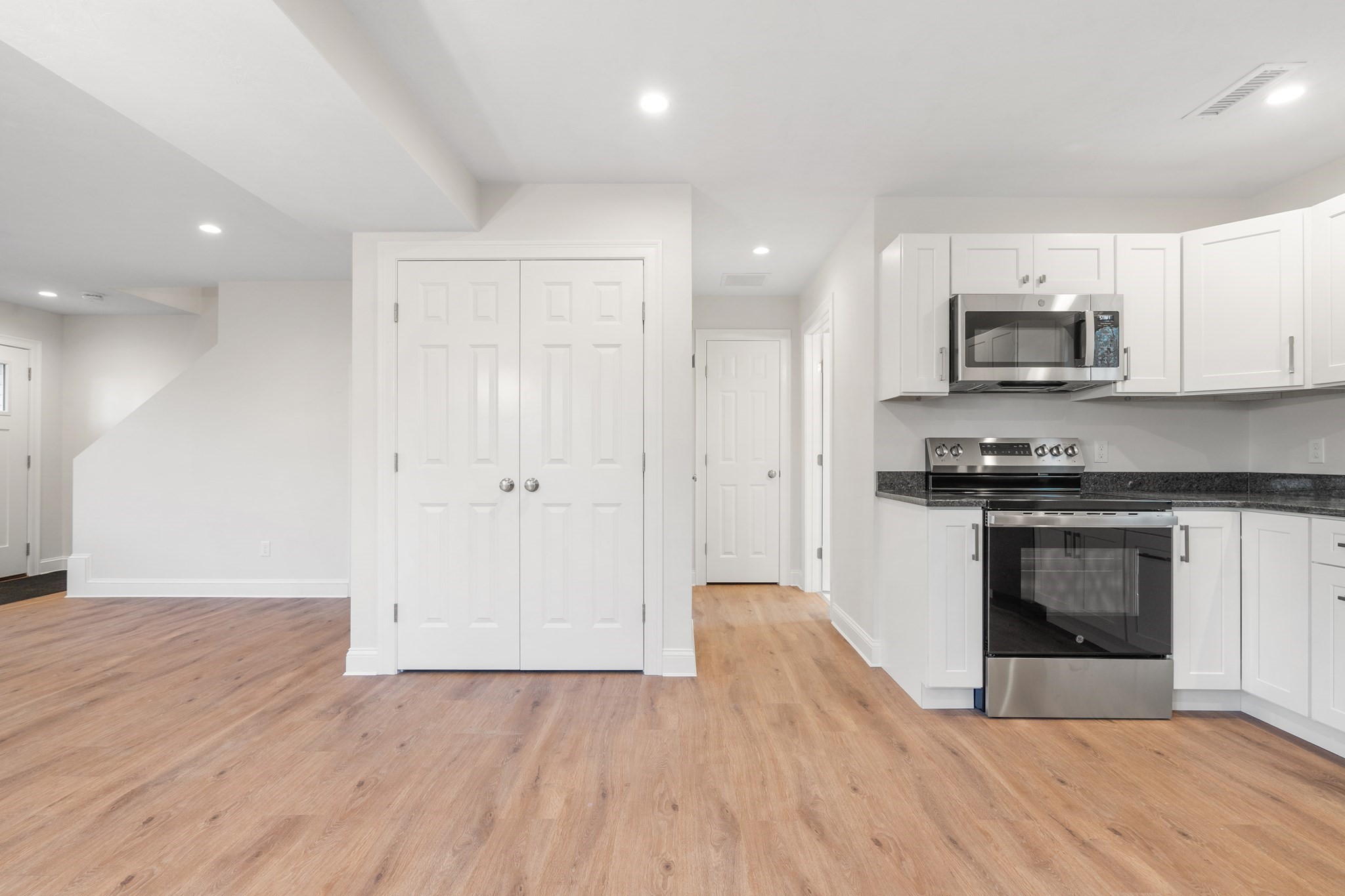 57 Maple Ave # D Property Photo 7