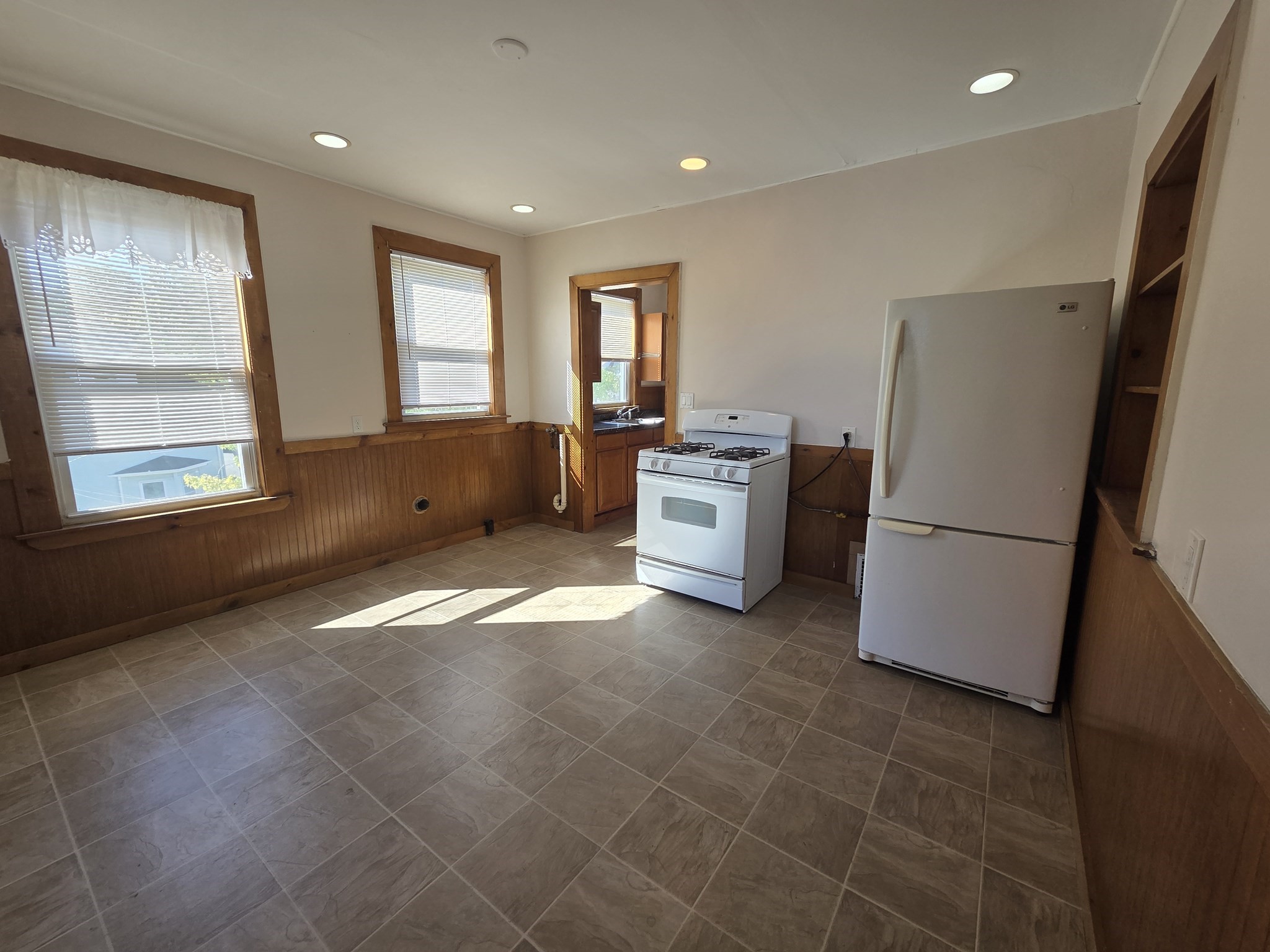 1-3 Everett St # 3 Property Photo 9