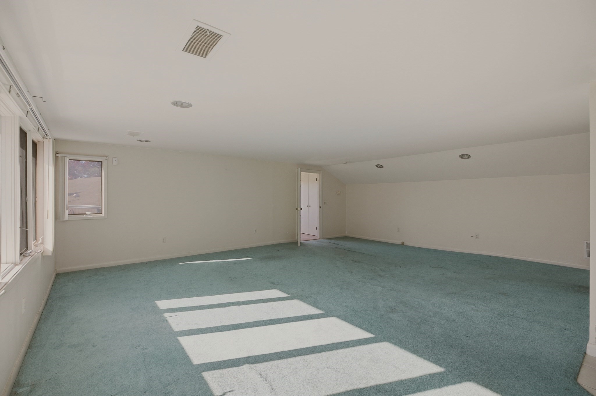 331 Albany St Property Photo 27