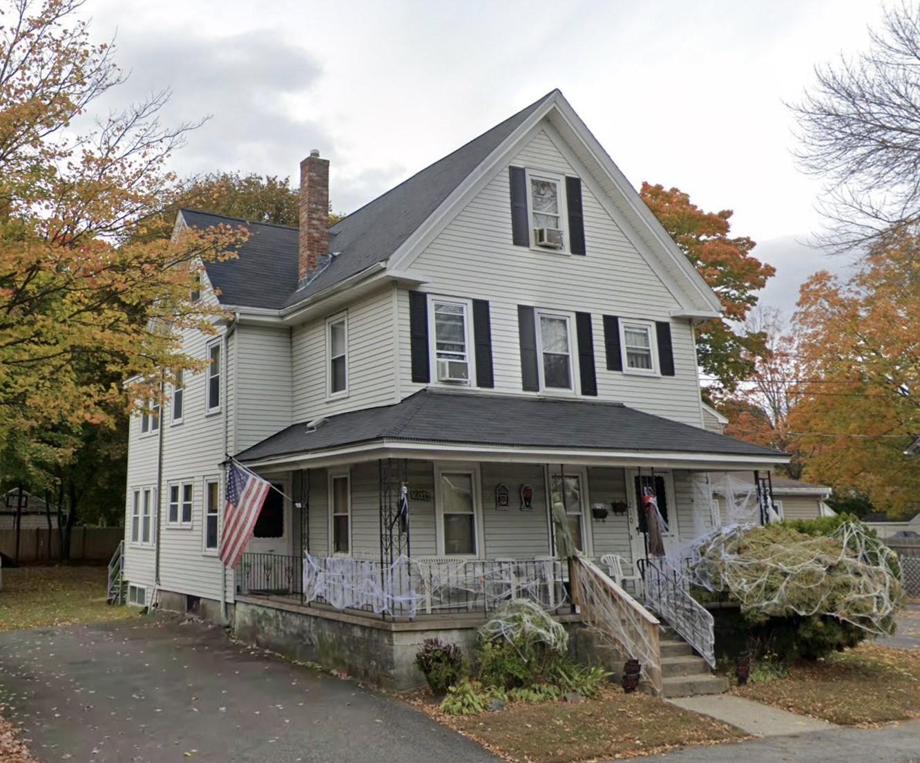 210 Grant St Property Photo 1