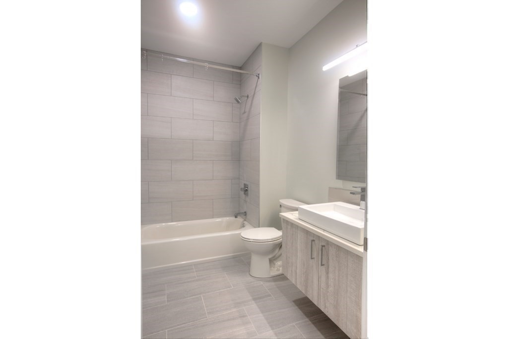 27 Jefferson # 205 Property Photo 9