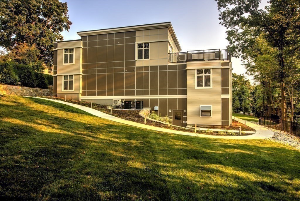 27 Jefferson # 205 Property Photo 13