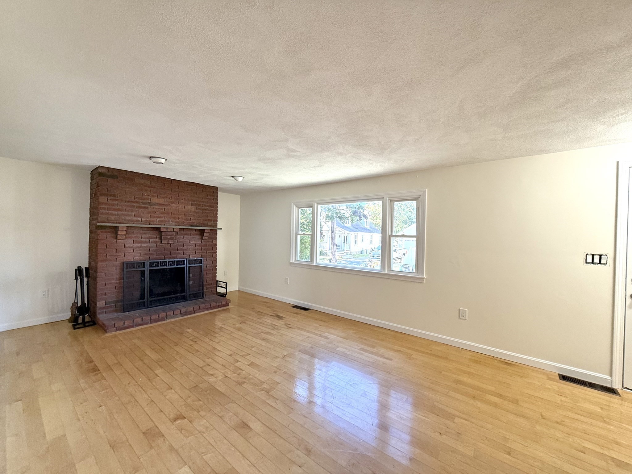 9 Dwight St. # A Property Photo 5