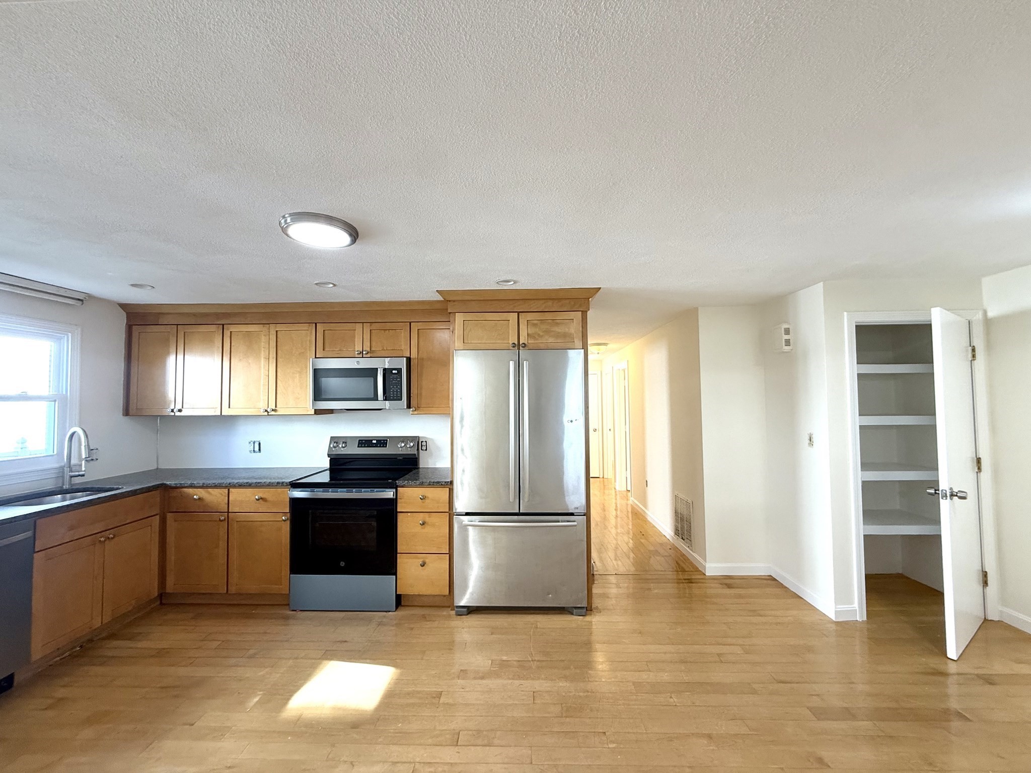 9 Dwight St. # A Property Photo 11