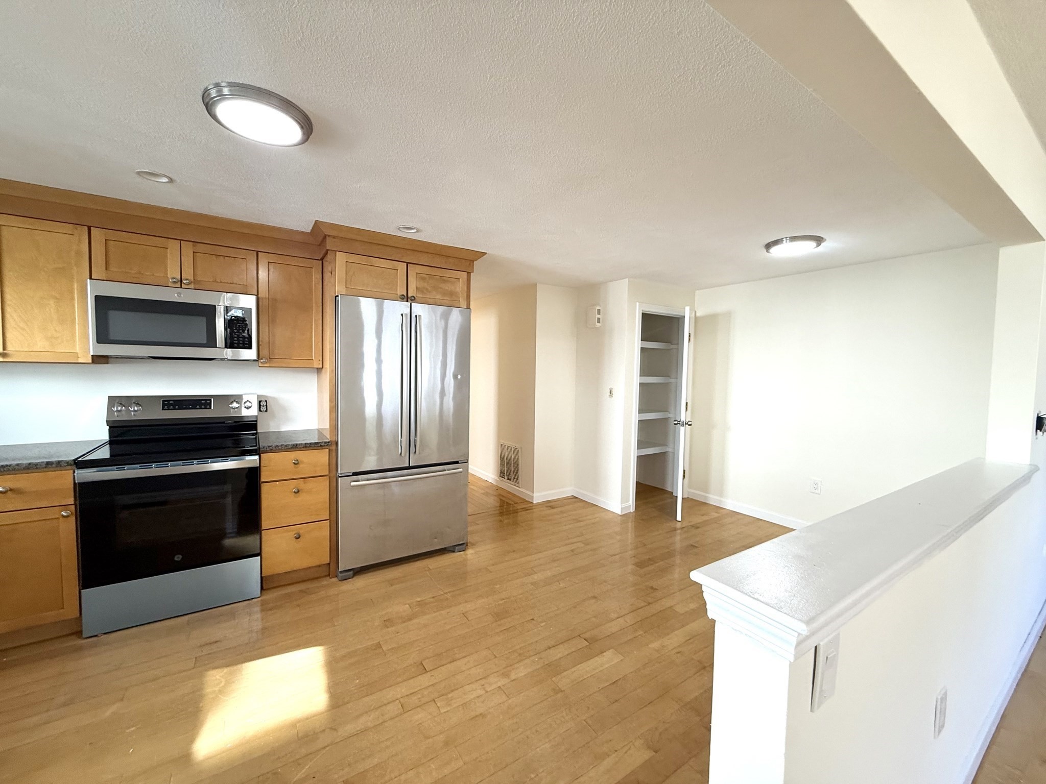 9 Dwight St. # A Property Photo 12