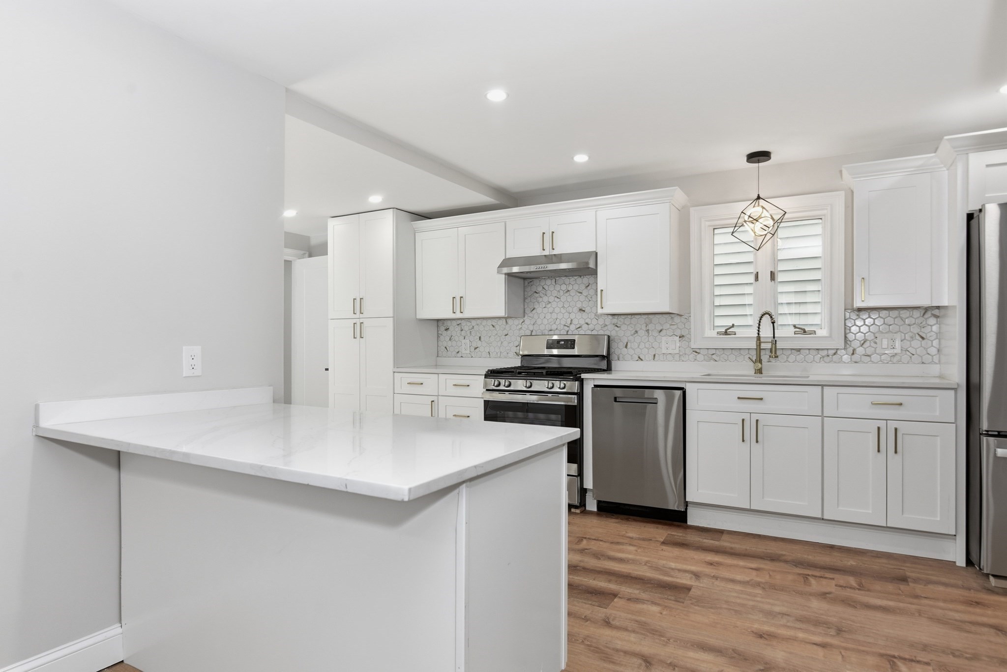 9 Cross St Property Photo 5