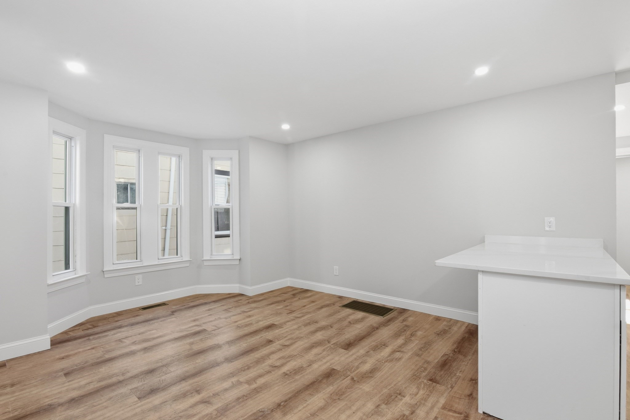 9 Cross St Property Photo 10