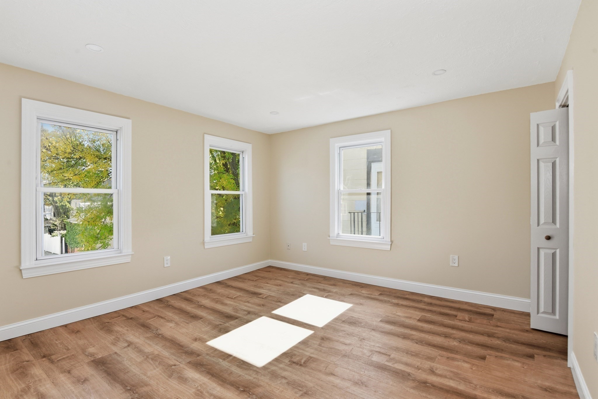 9 Cross St Property Photo 18