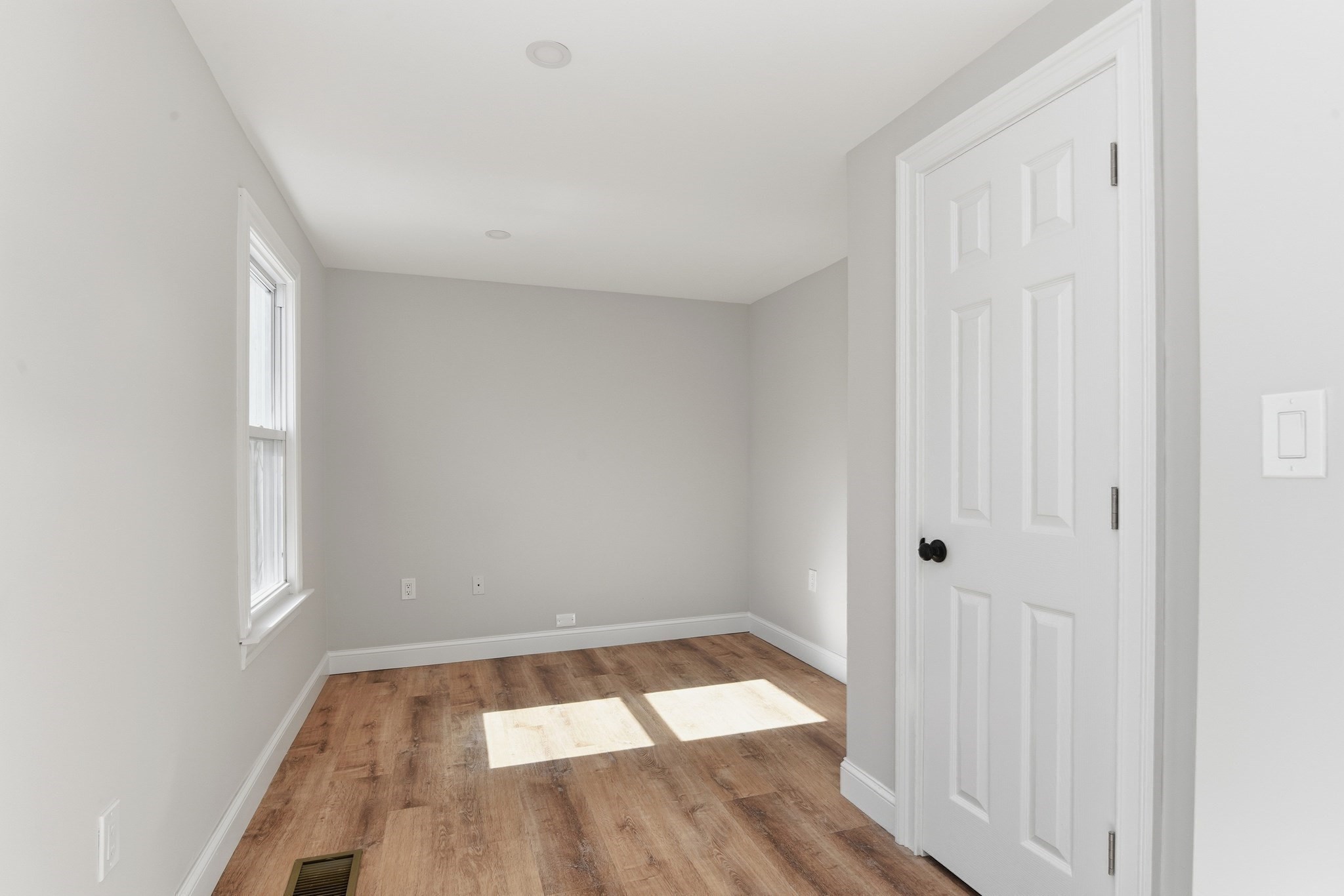 9 Cross St Property Photo 22