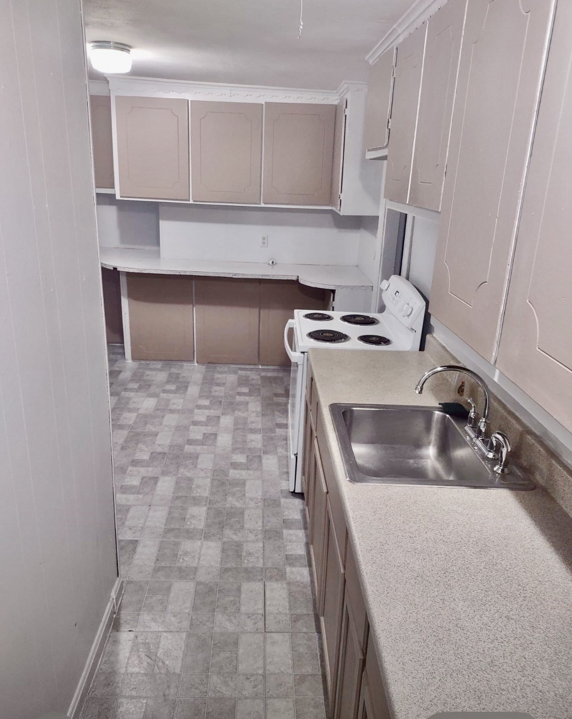 93 Montrose St Property Photo 17