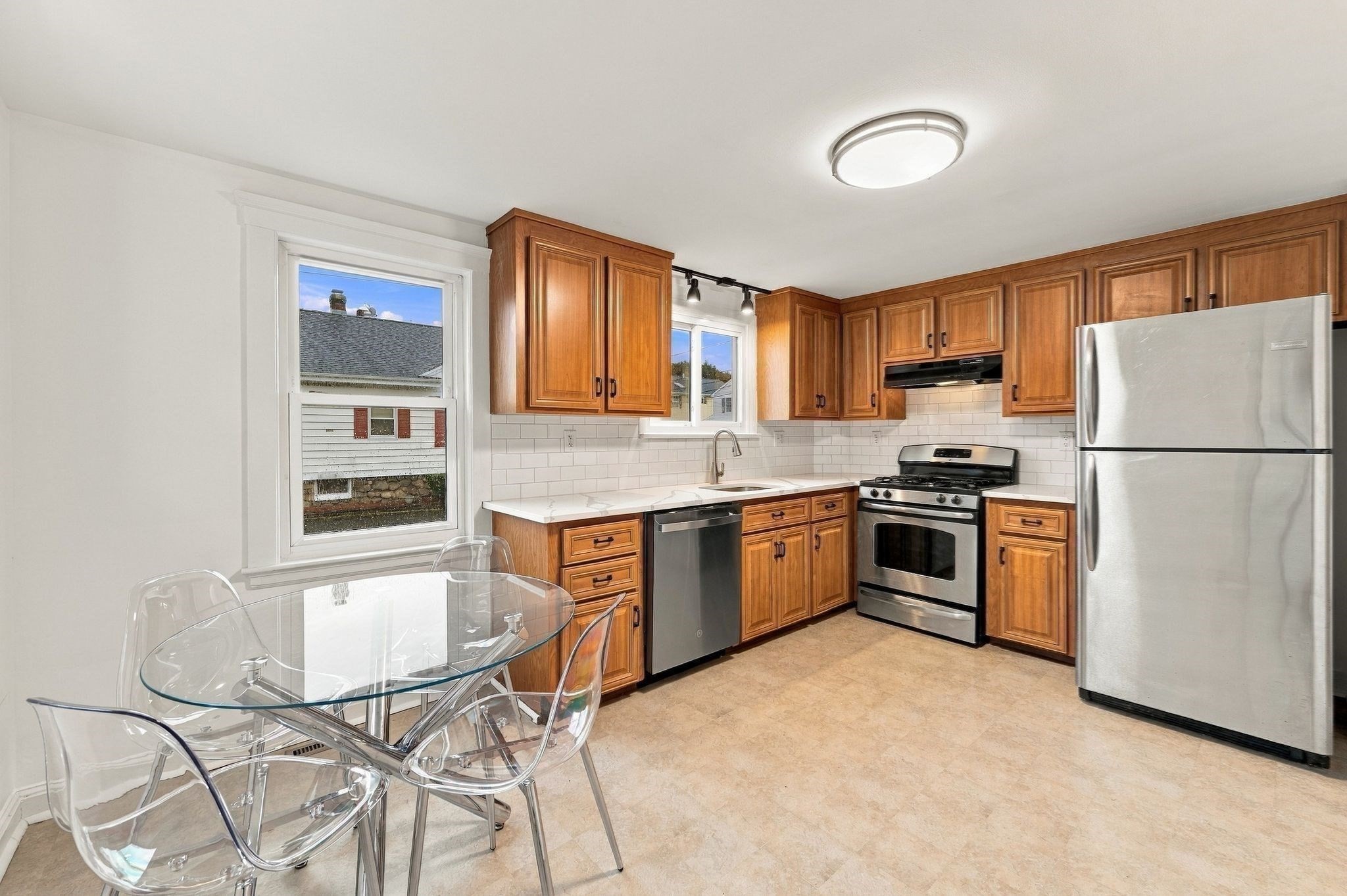 6 Norfolk Ave Property Photo 9