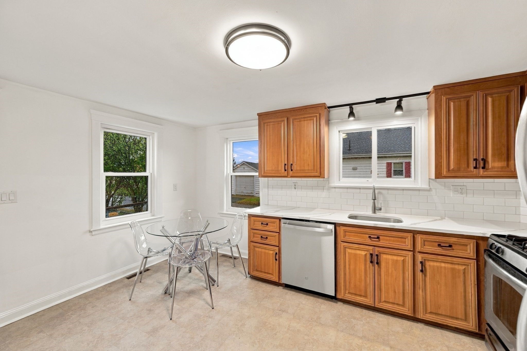 6 Norfolk Ave Property Photo 17