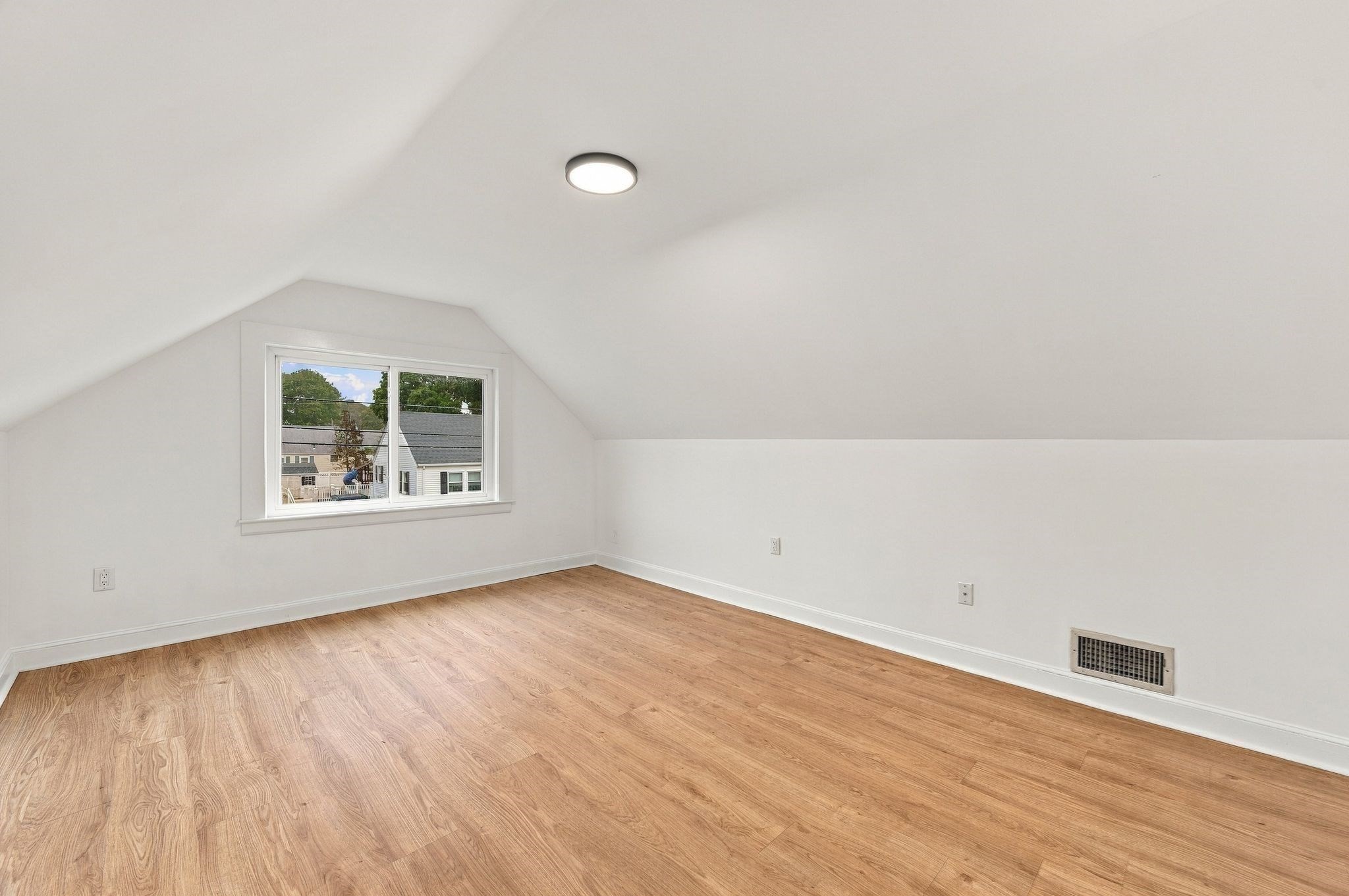 6 Norfolk Ave Property Photo 25