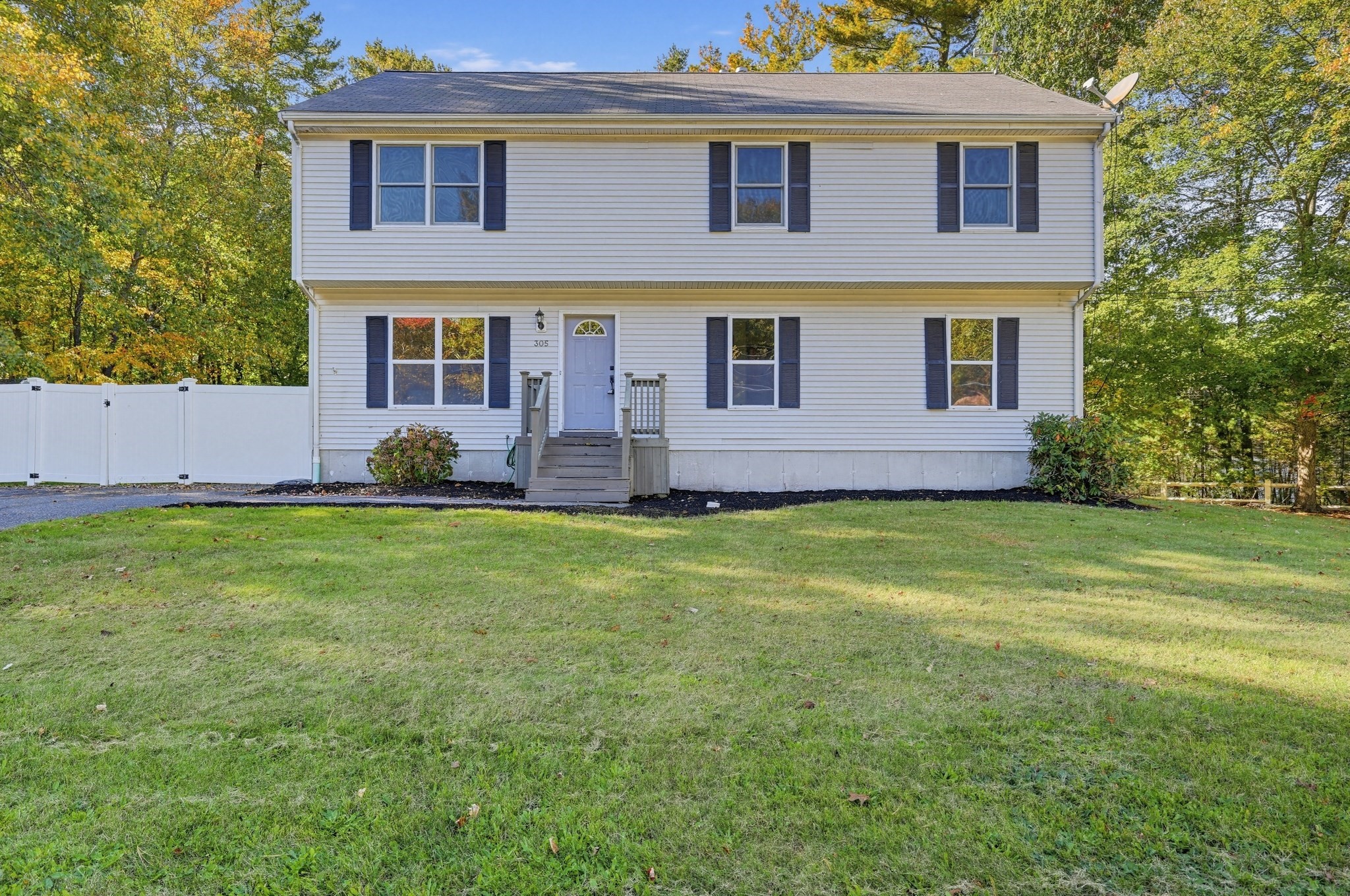 305 Wren St