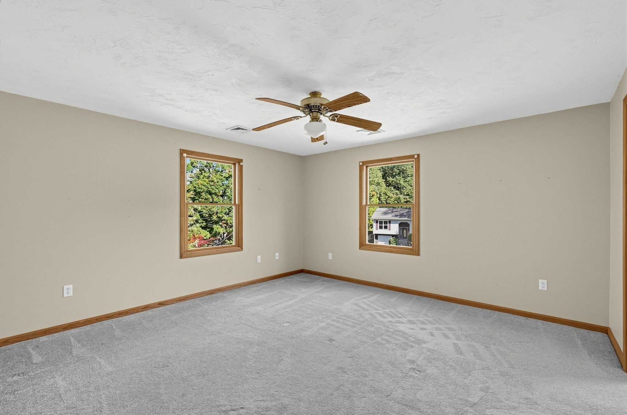 305 Wren St Property Photo 20