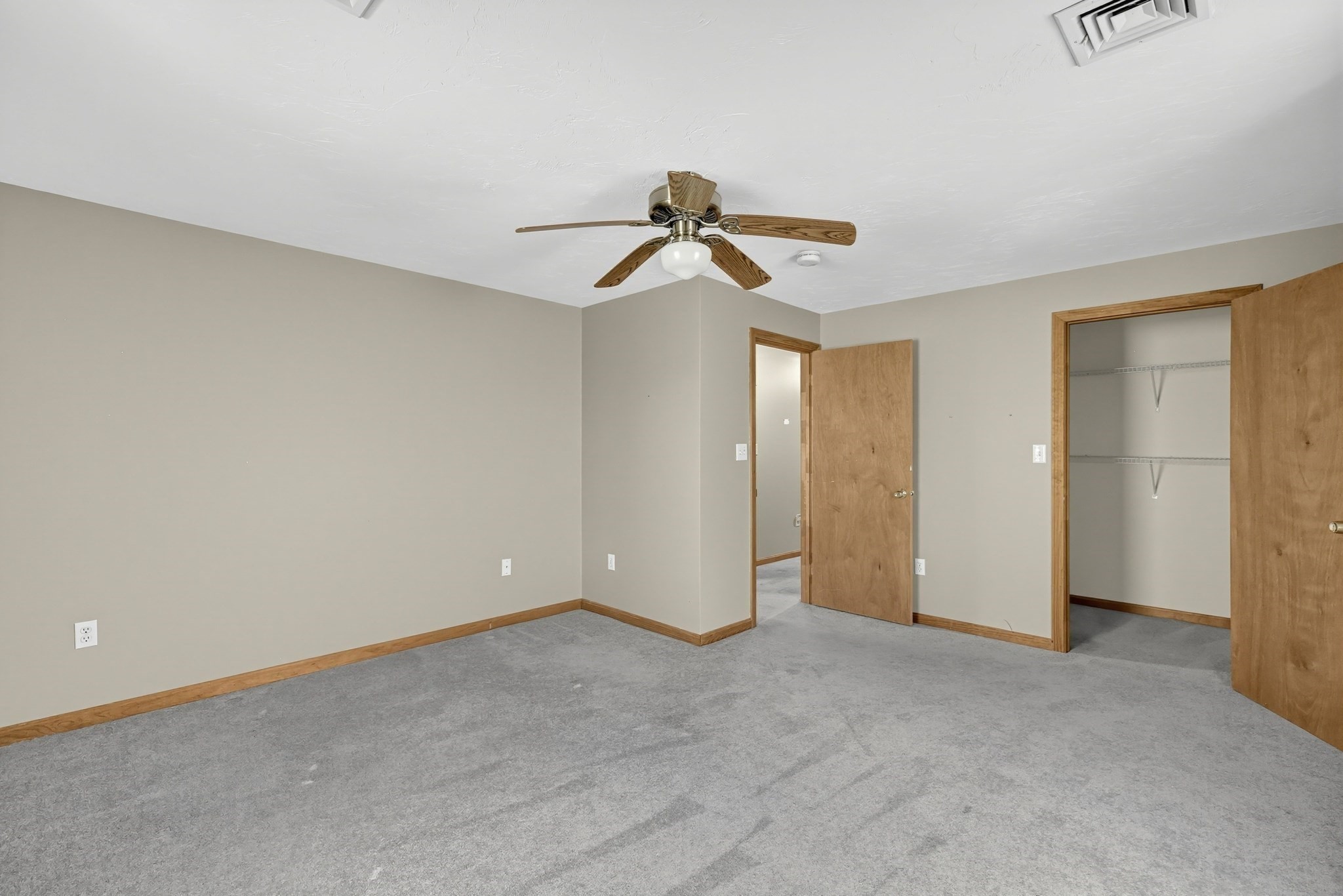 305 Wren St Property Photo 23