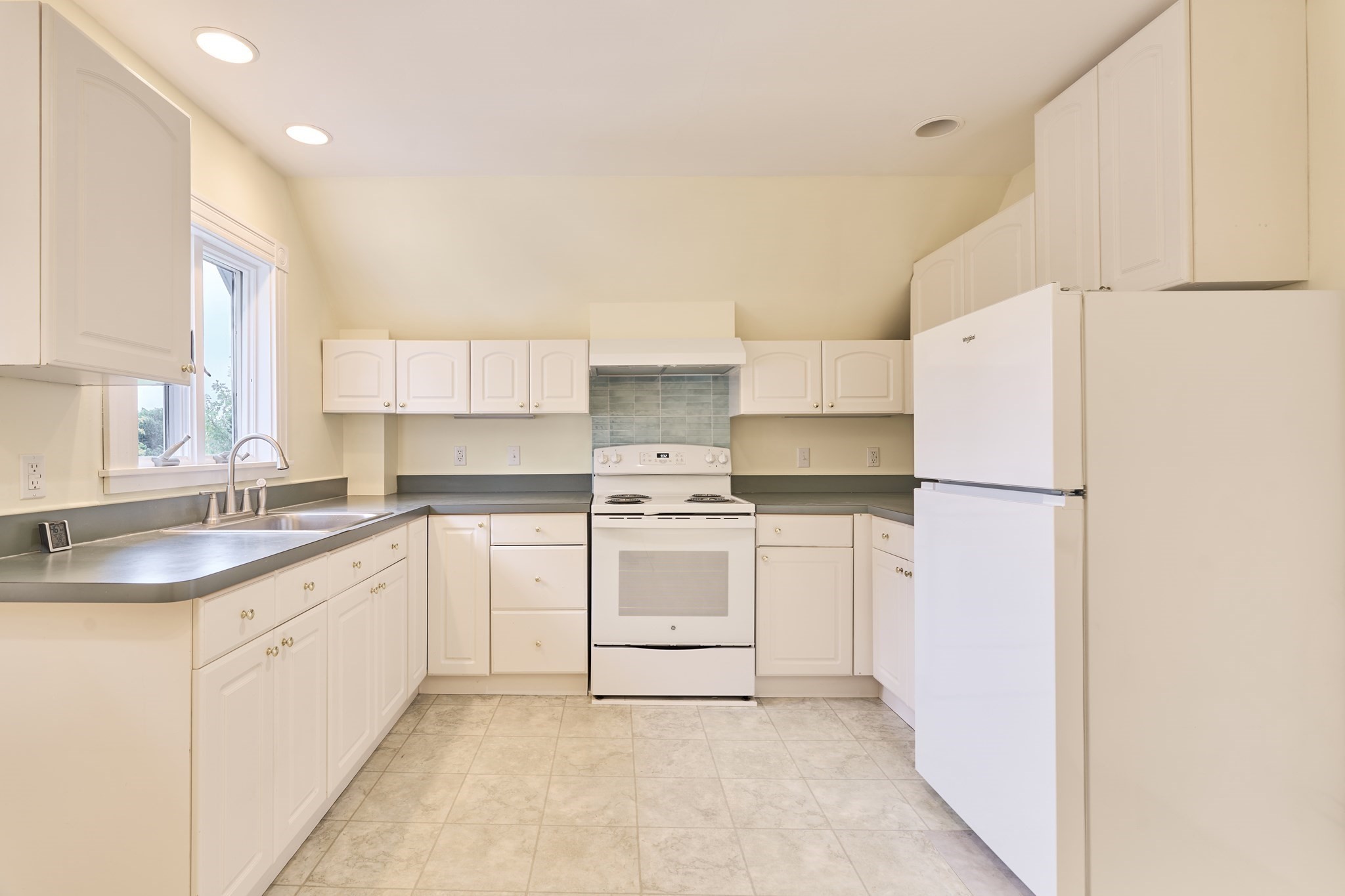 26 Morton St # 3 Property Photo 13