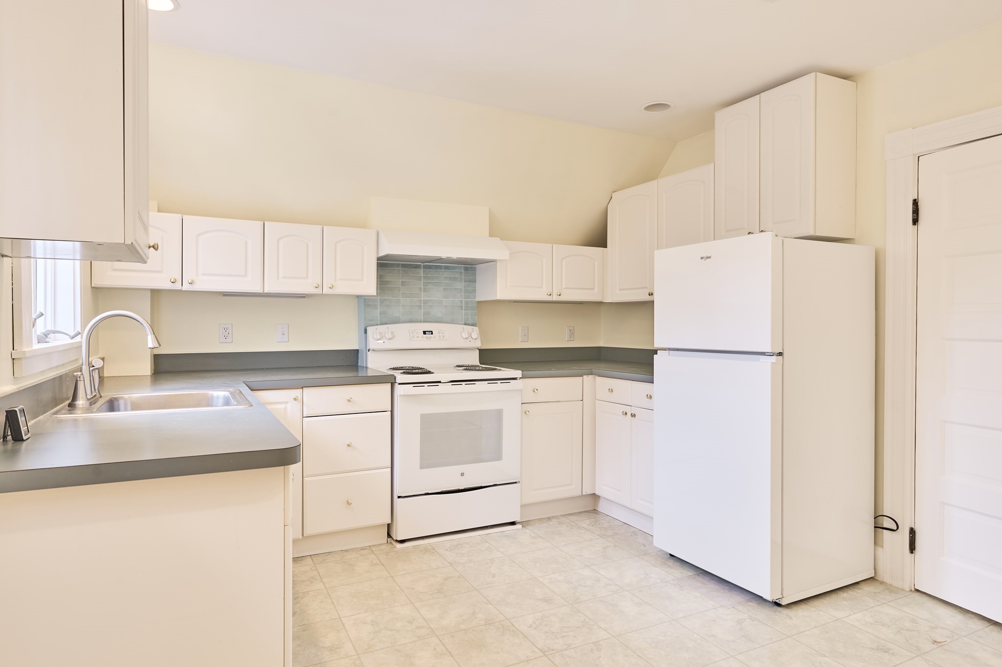 26 Morton St # 3 Property Photo 14