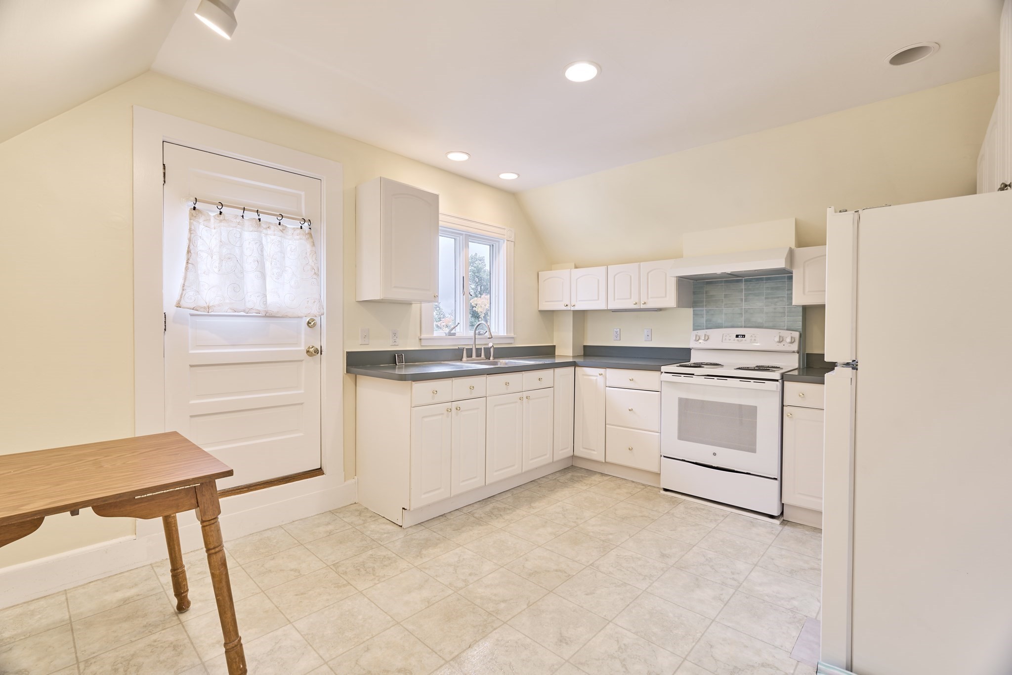 26 Morton St # 3 Property Photo 15