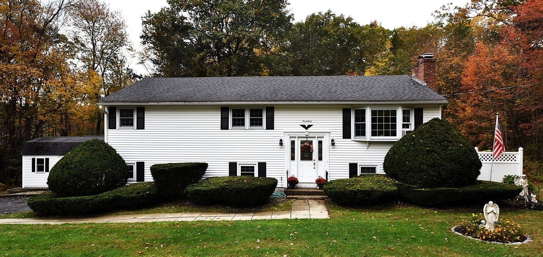 17 Wedgewood Ln Property Photo 1