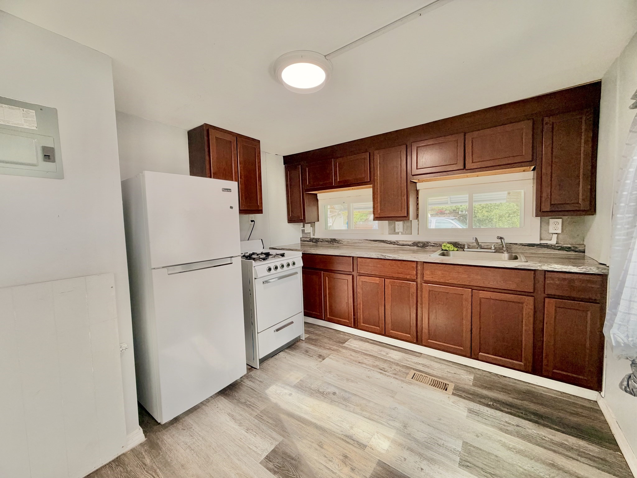 16 Pioneer Way Property Photo 3