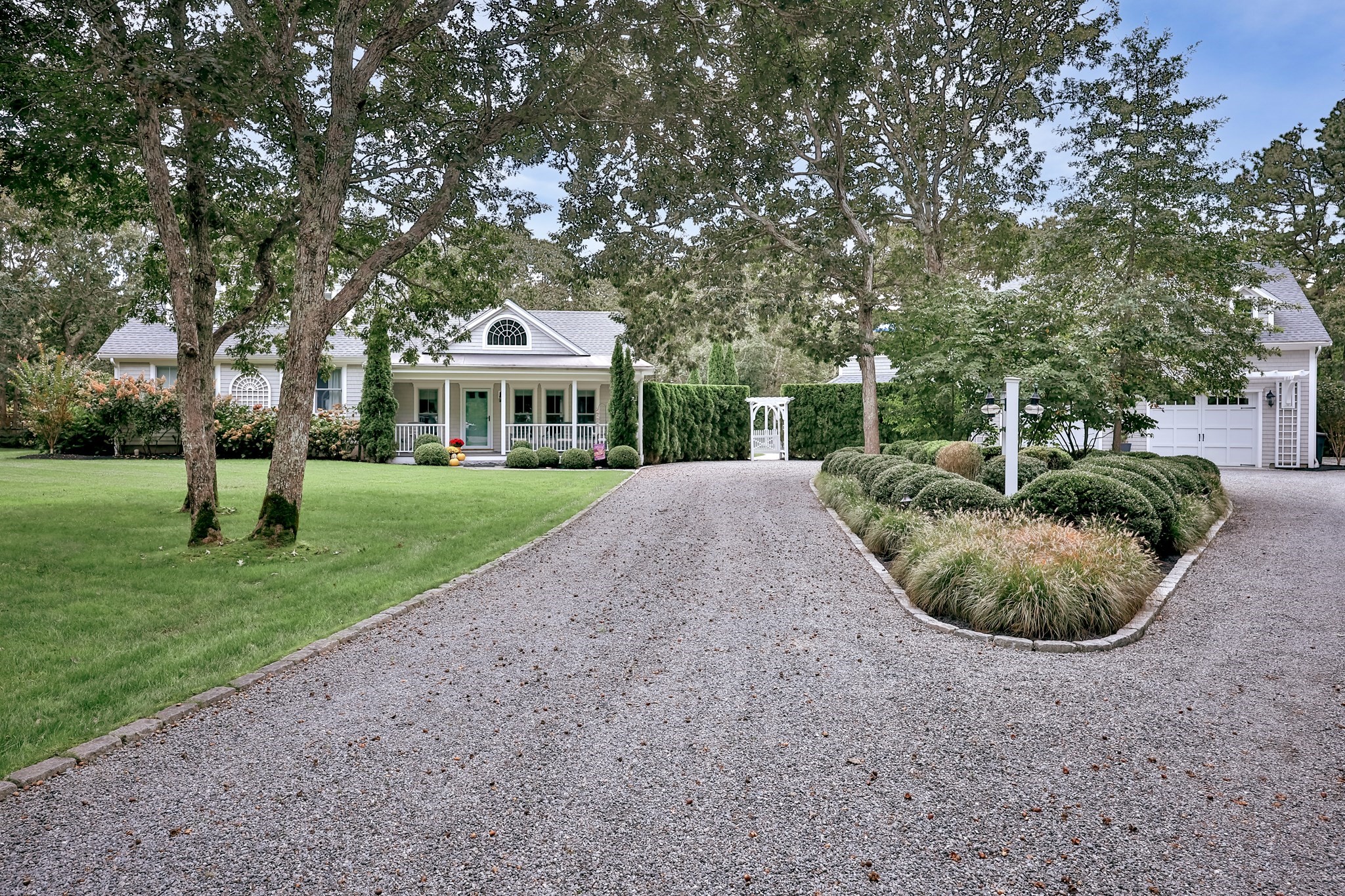 6 Hollow Way Property Photo 2