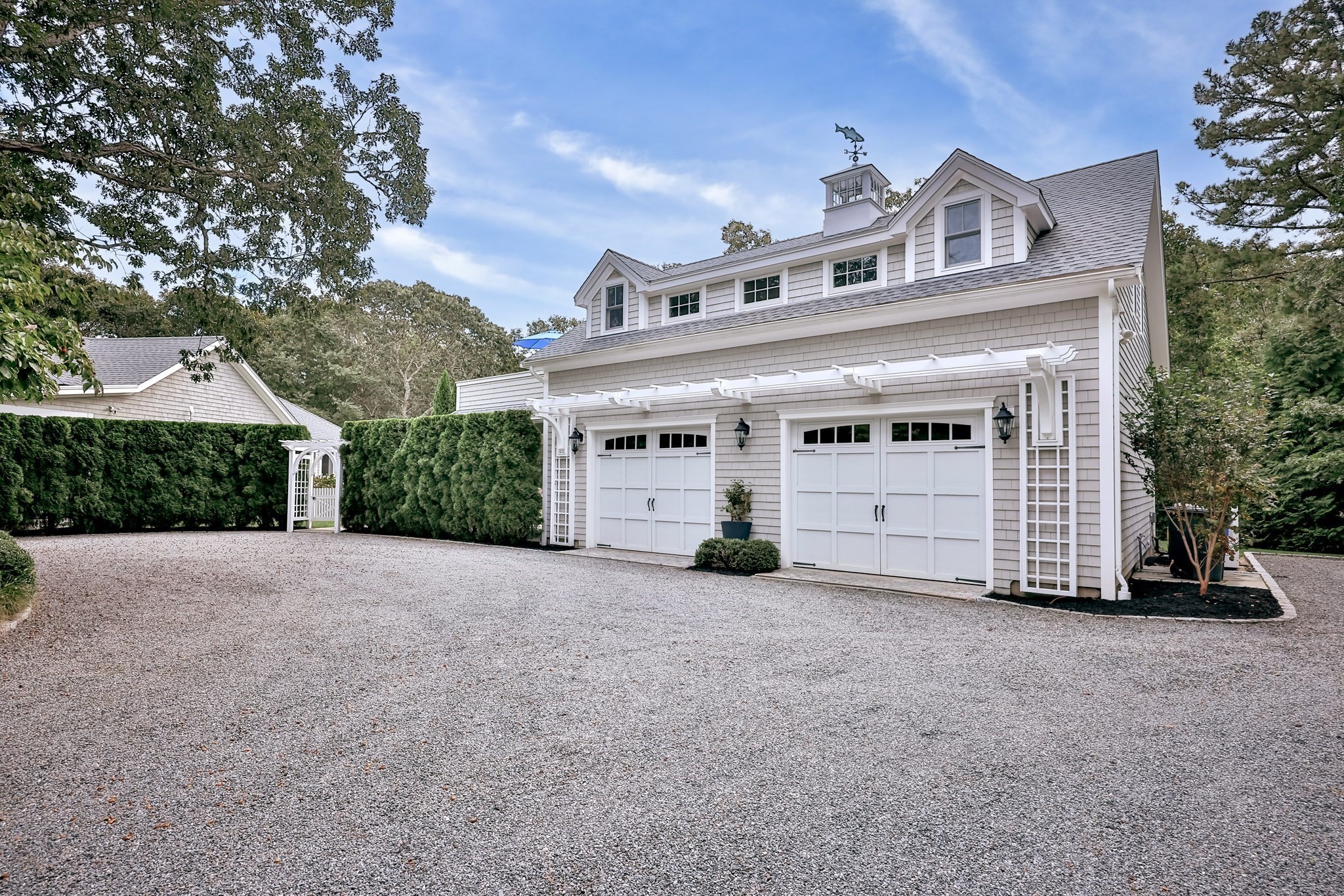 6 Hollow Way Property Photo 3