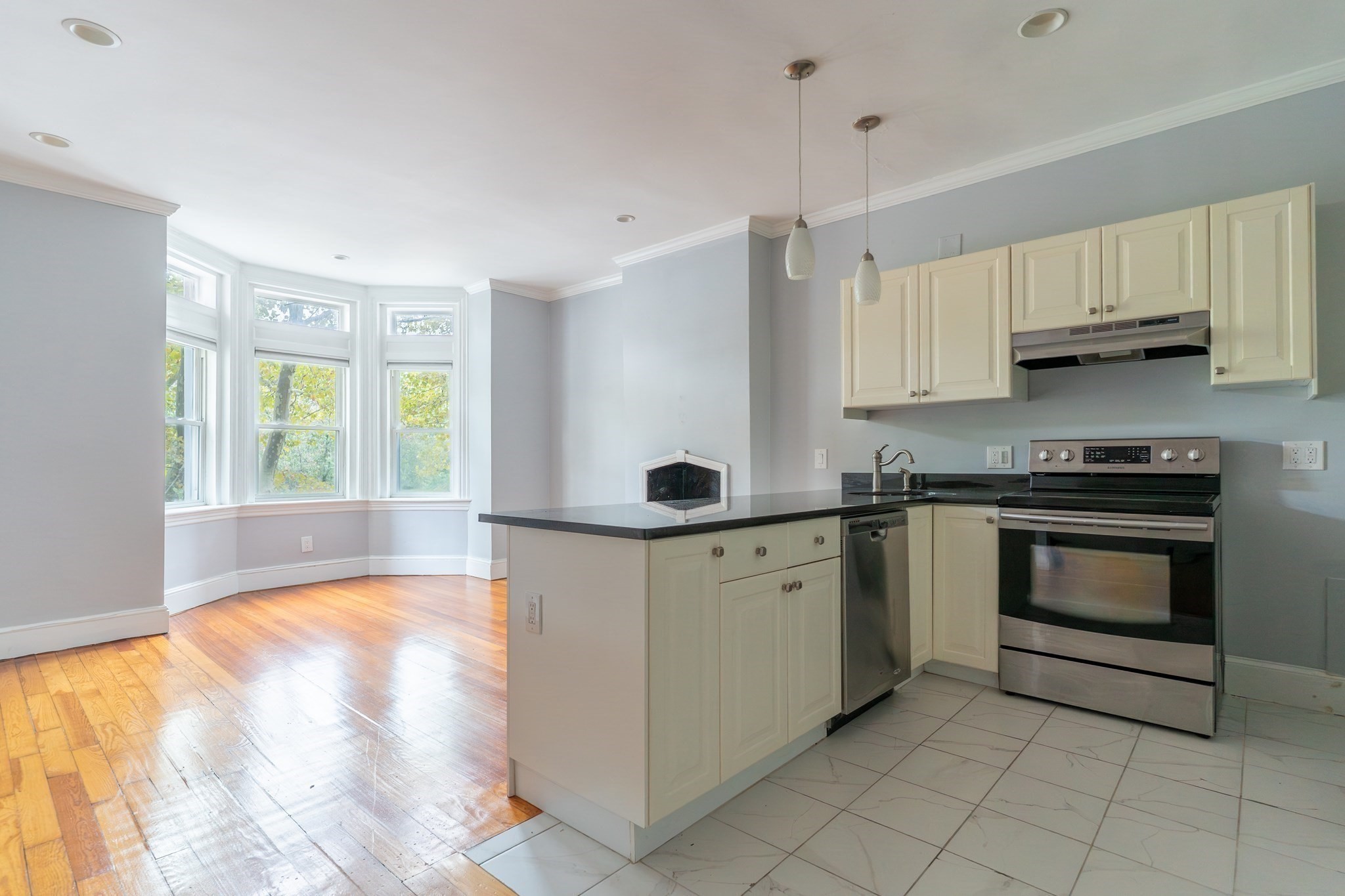1834 Beacon St # 5 Property Photo 4