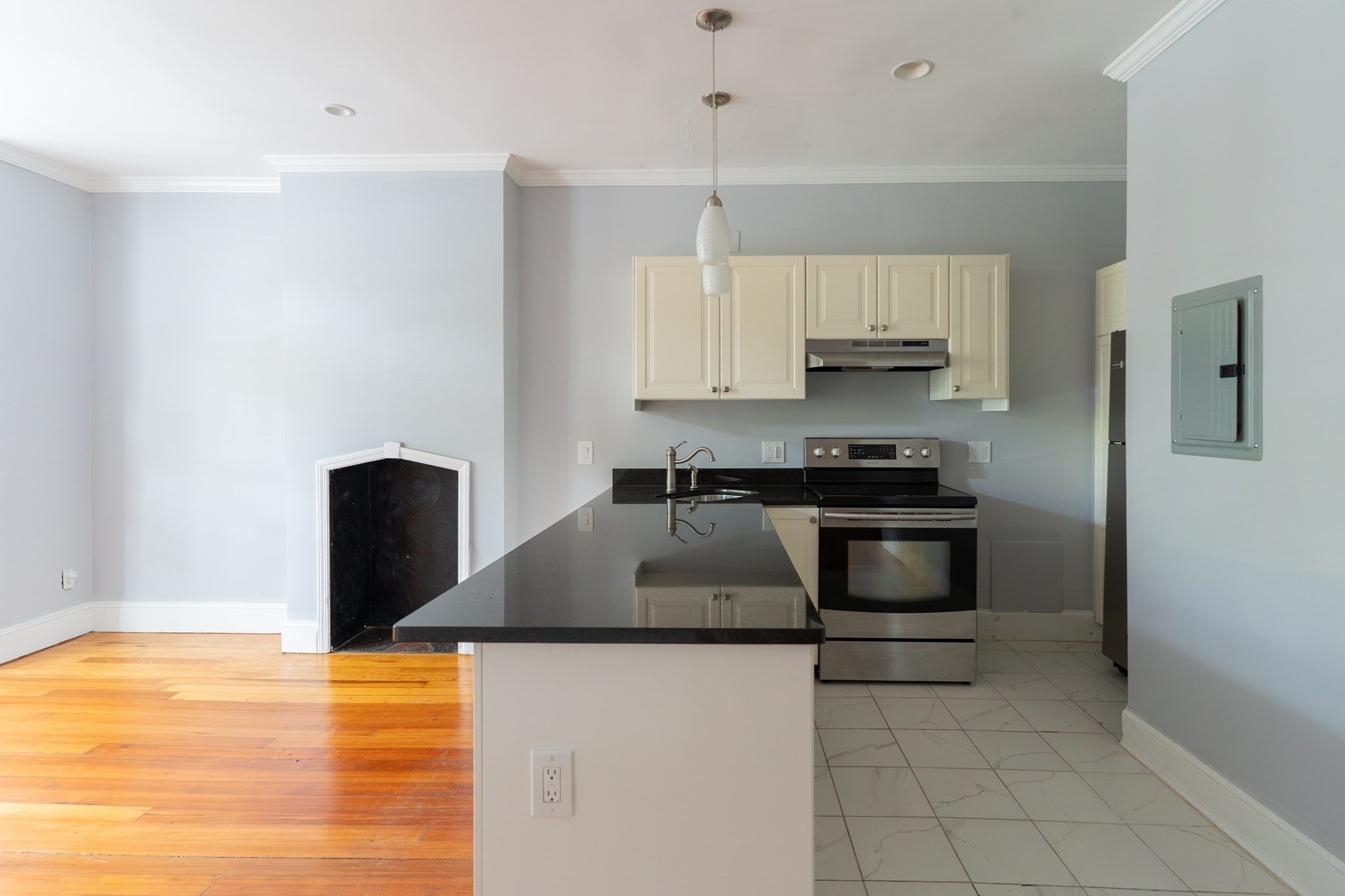 1834 Beacon St # 5 Property Photo 5