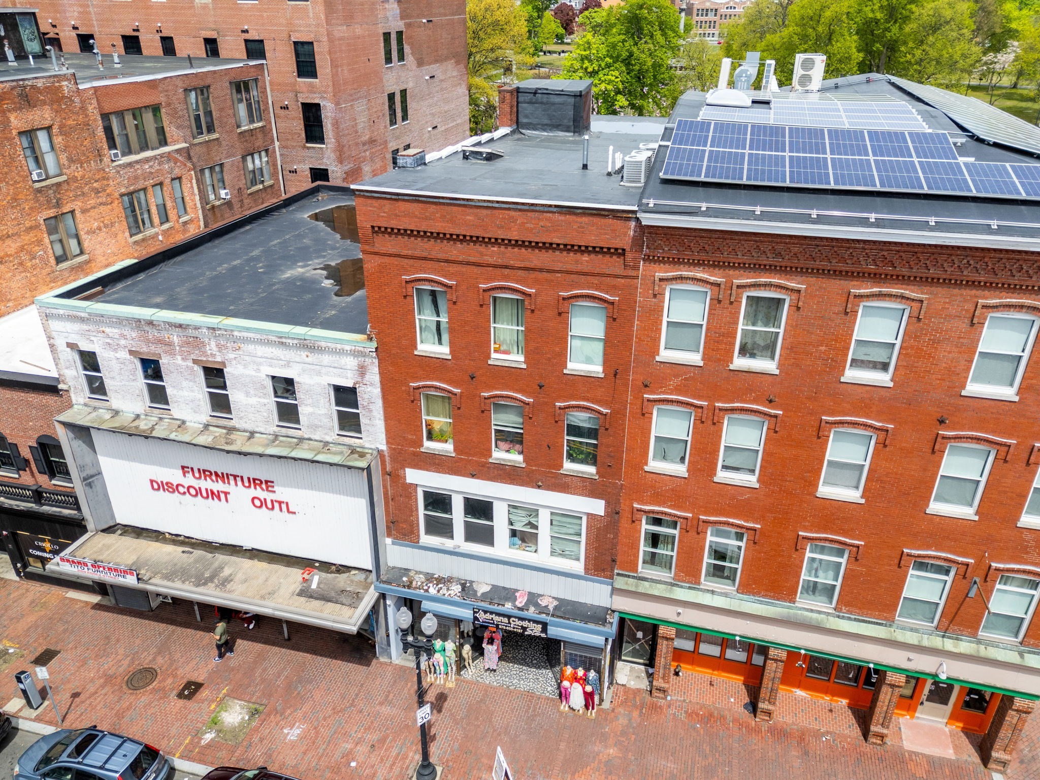 265 Essex Street Property Photo 4