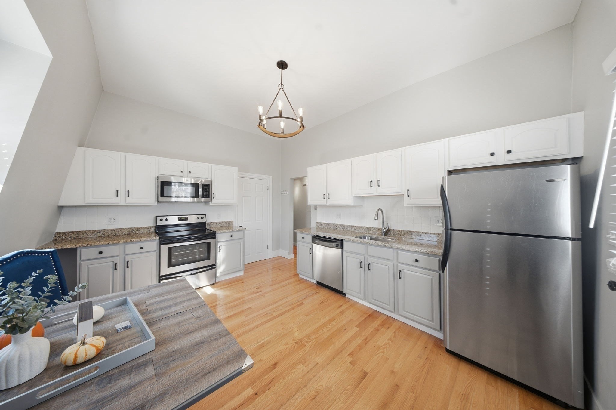 26 Lincoln St # 6 Property Photo 4