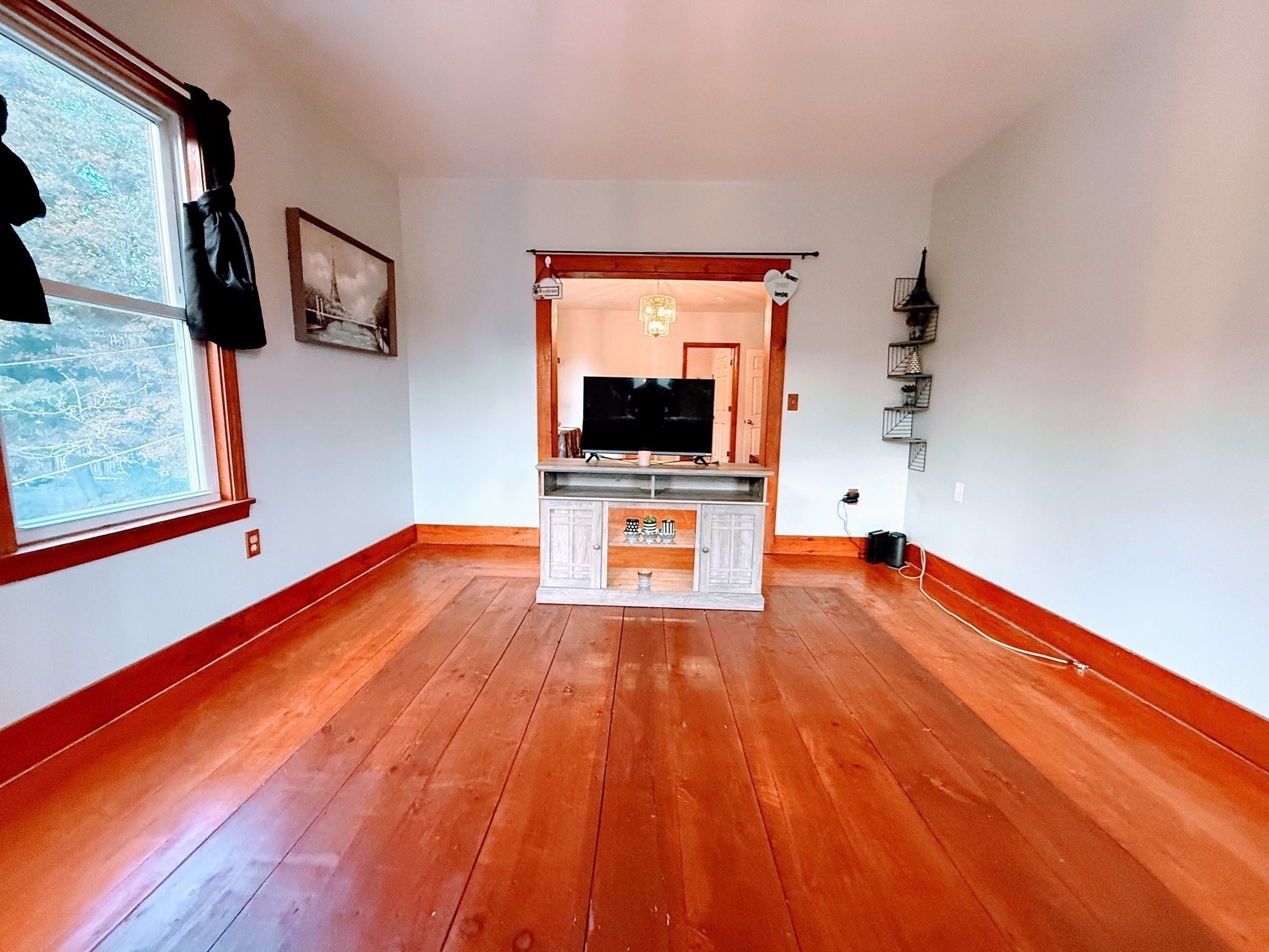 238 Pleasant St Property Photo 5