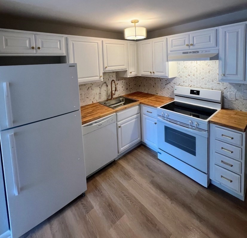 16 Woodman Way # 8 Property Photo 3