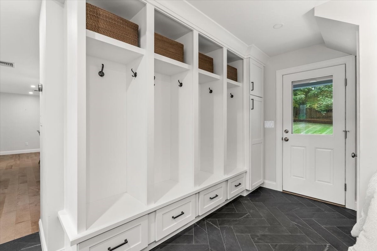62 Metacomet Way Property Photo 4